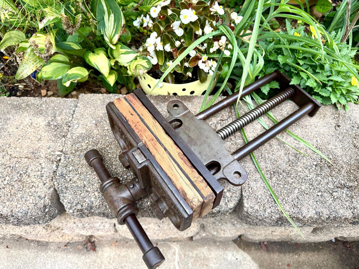 Vtg The Columbian Vise MFG & Co. 10RL Woodworking Vise ~ Cast Iron Quick Release Wood Working Vise