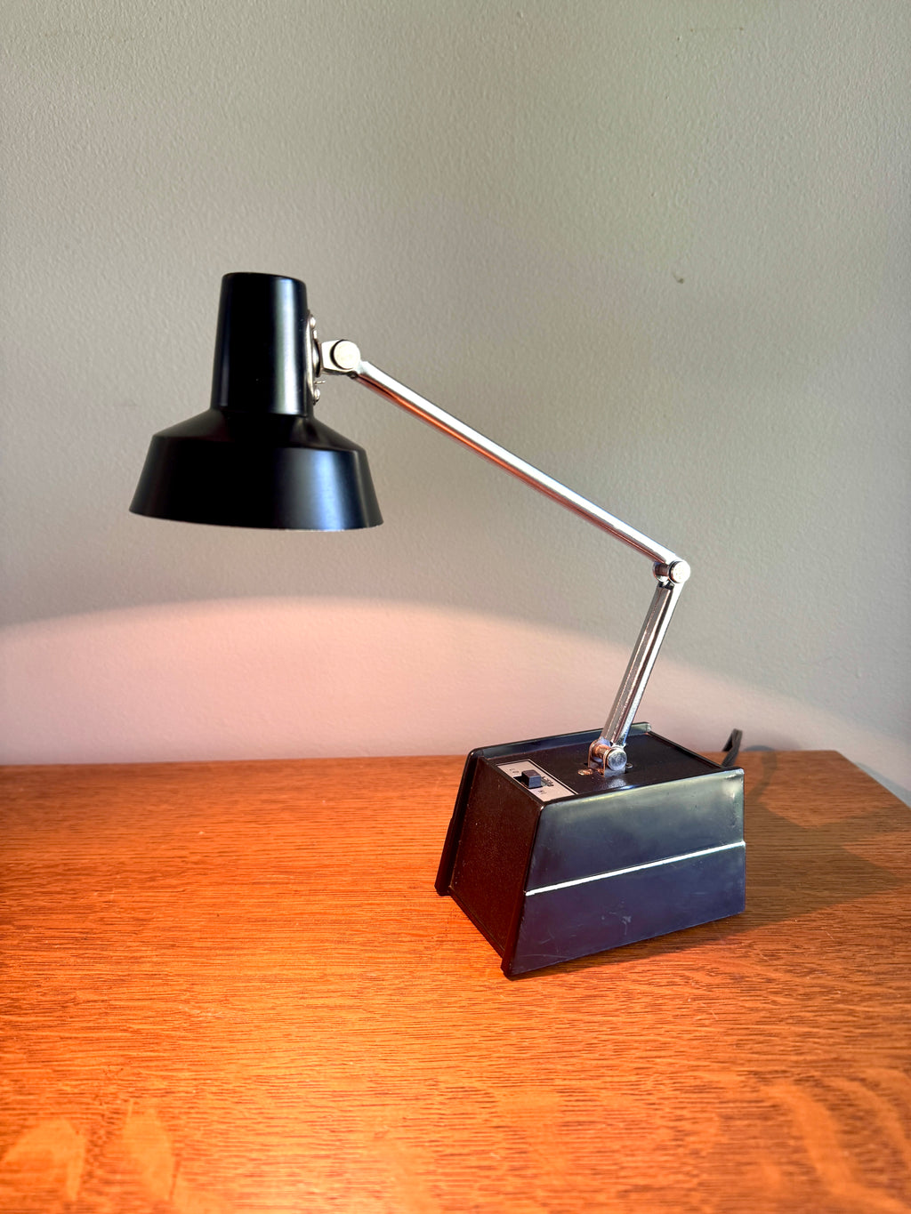 Vintage Mobilelite Hi-Intensity Desk Lamp ~ Black Adjustable Task Lamp ~ Minimalist Desk Lamp