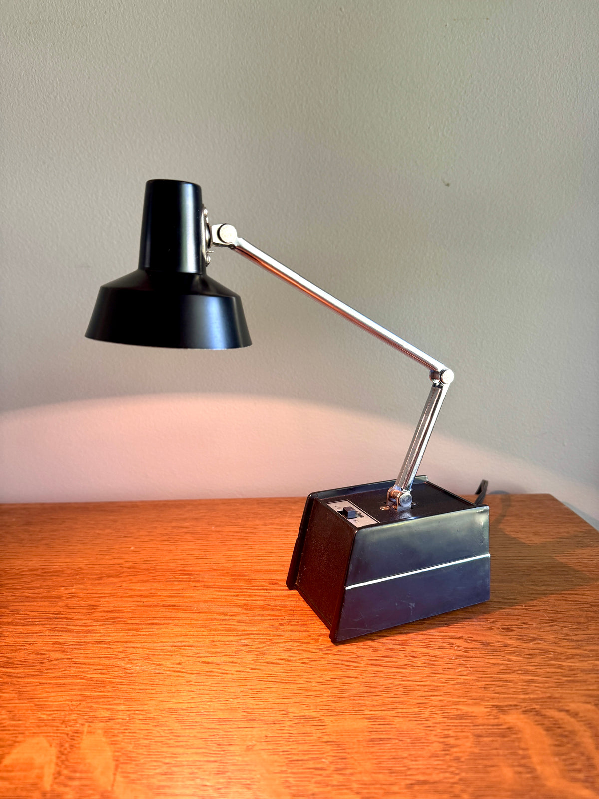 Vintage Mobilelite Hi-Intensity Desk Lamp ~ Black Adjustable Task Lamp ~ Minimalist Desk Lamp