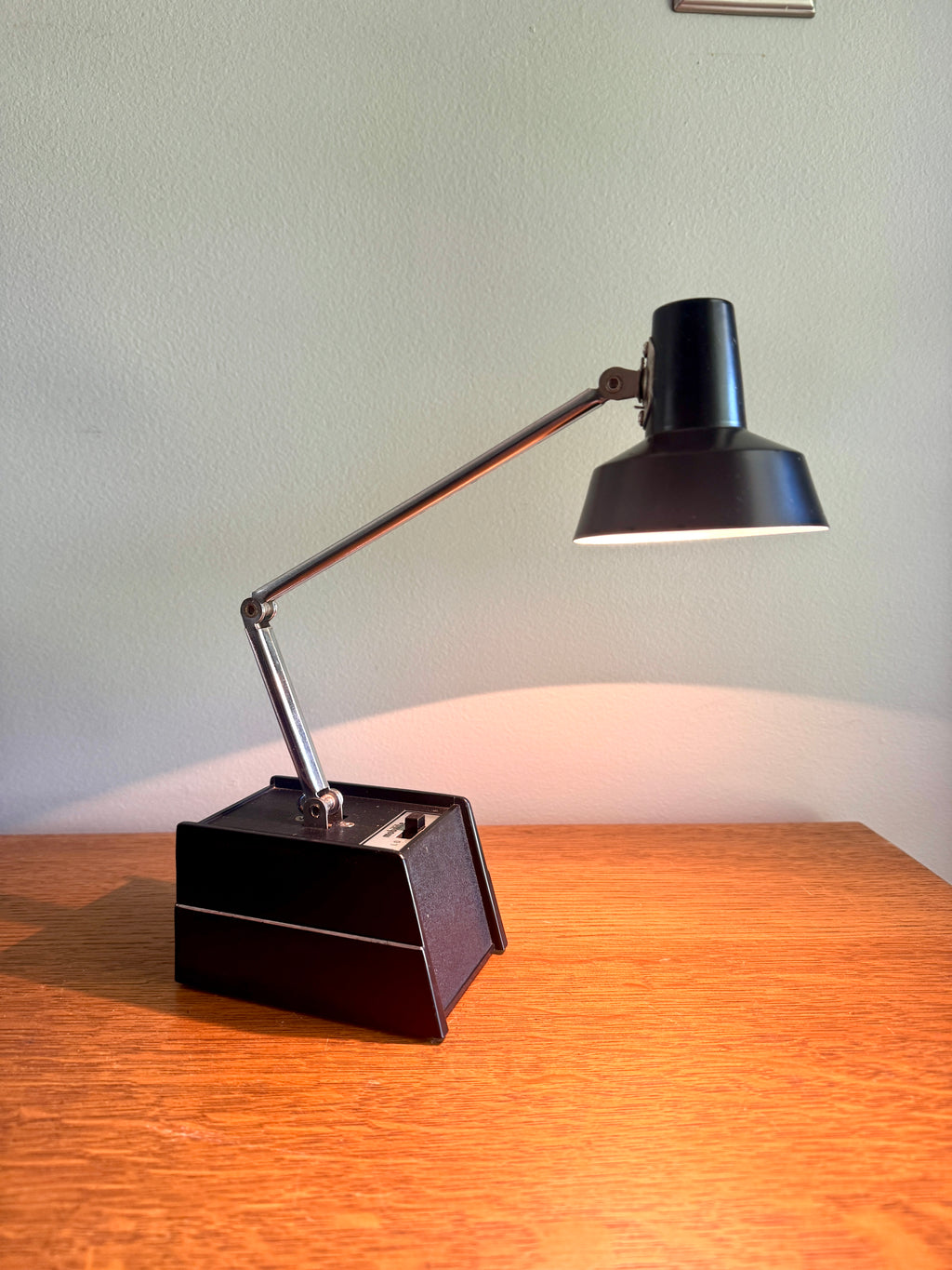 Vintage Mobilelite Hi-Intensity Desk Lamp ~ Black Adjustable Task Lamp ~ Minimalist Desk Lamp