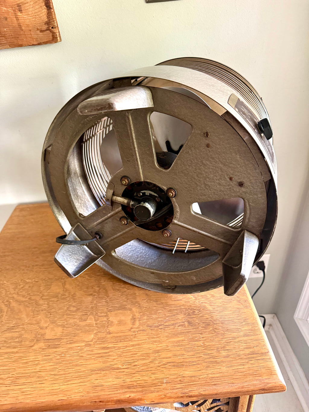 Vintage Manning-Bowman Model 6000 No-Draft Circulator Hassock Fan