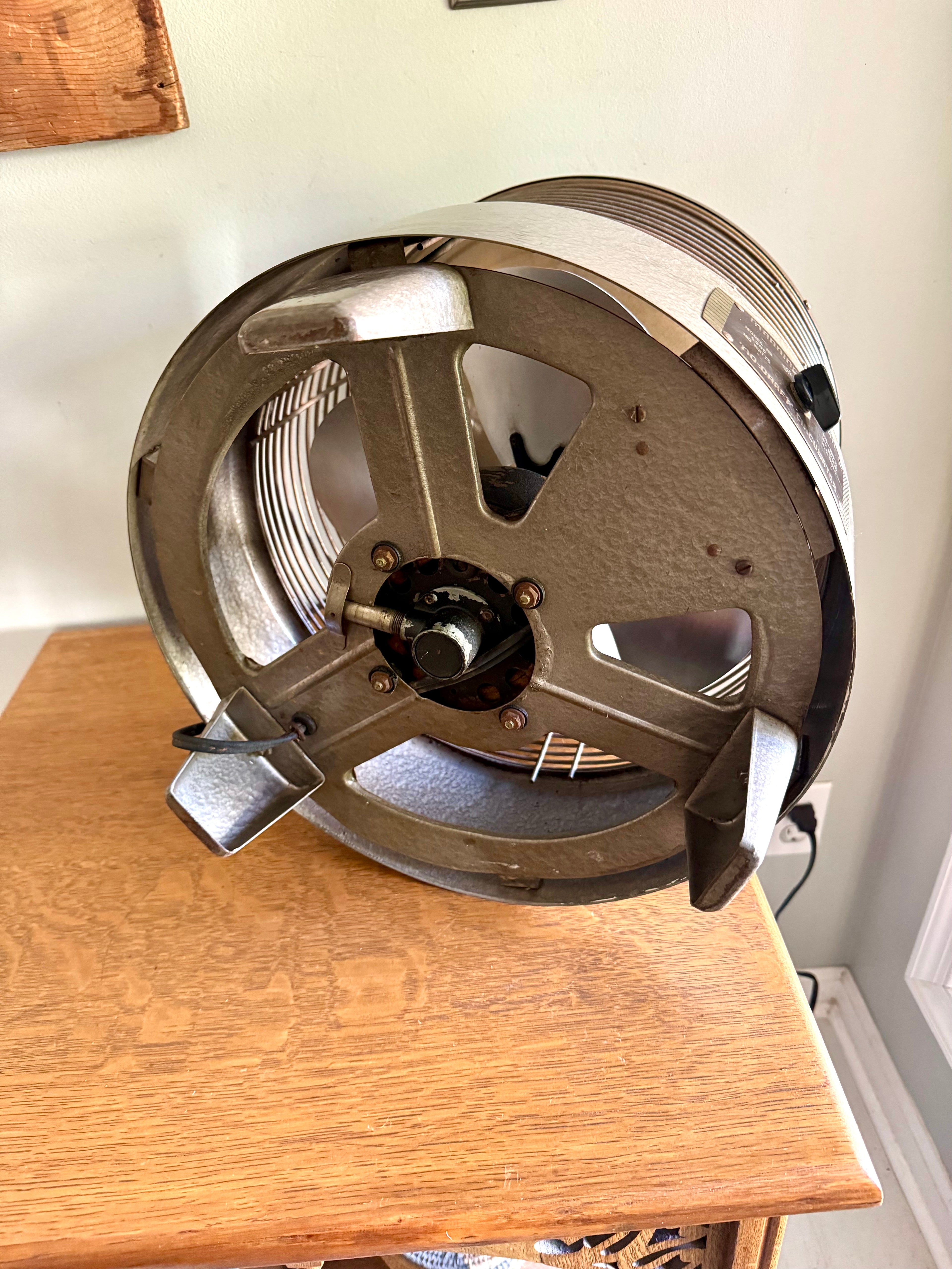 Vintage Manning-Bowman Model 6000 No-Draft Circulator Hassock Fan