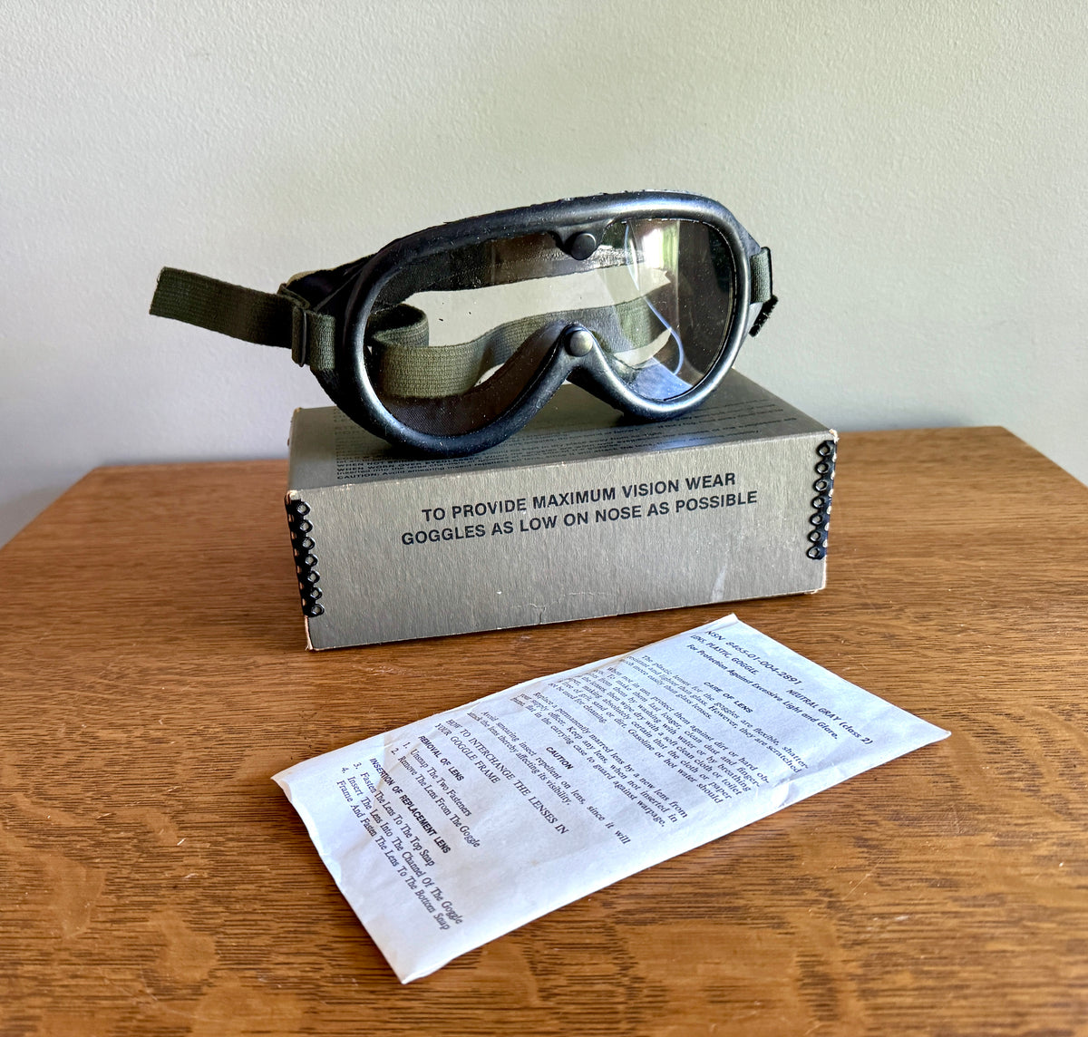 Vtg US Military Goggles M-1974 w/ Box ~ Sun,Wind & Dust Goggles With 2 Lens