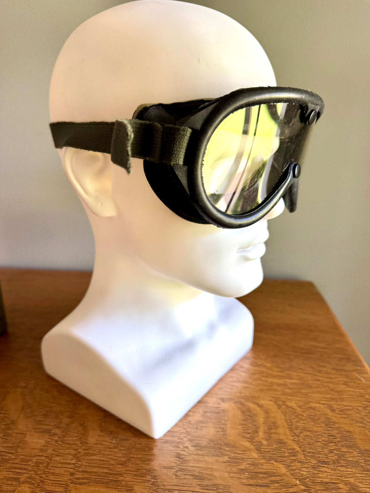 Vtg US Military Goggles M-1974 w/ Box ~ Sun,Wind & Dust Goggles With 2 Lens