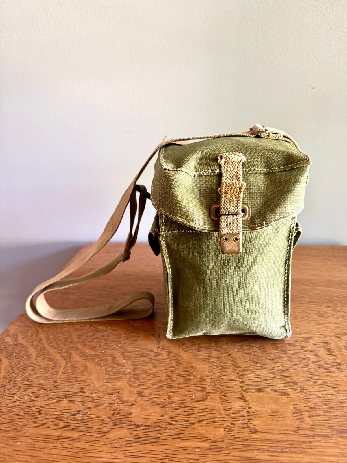 Vintage WWII 1944 British Light II Anti-Gas Respirator / Gas Mask Bag Haversack ~ Military Shoulder Bag