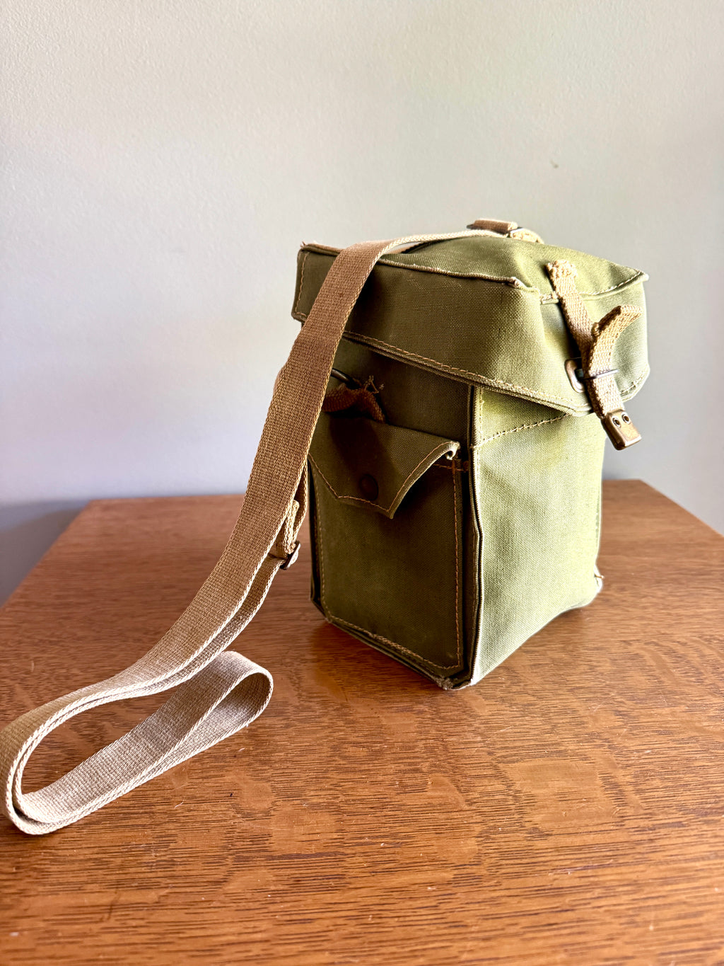 Vintage WWII 1944 British Light II Anti-Gas Respirator / Gas Mask Bag Haversack ~ Military Shoulder Bag