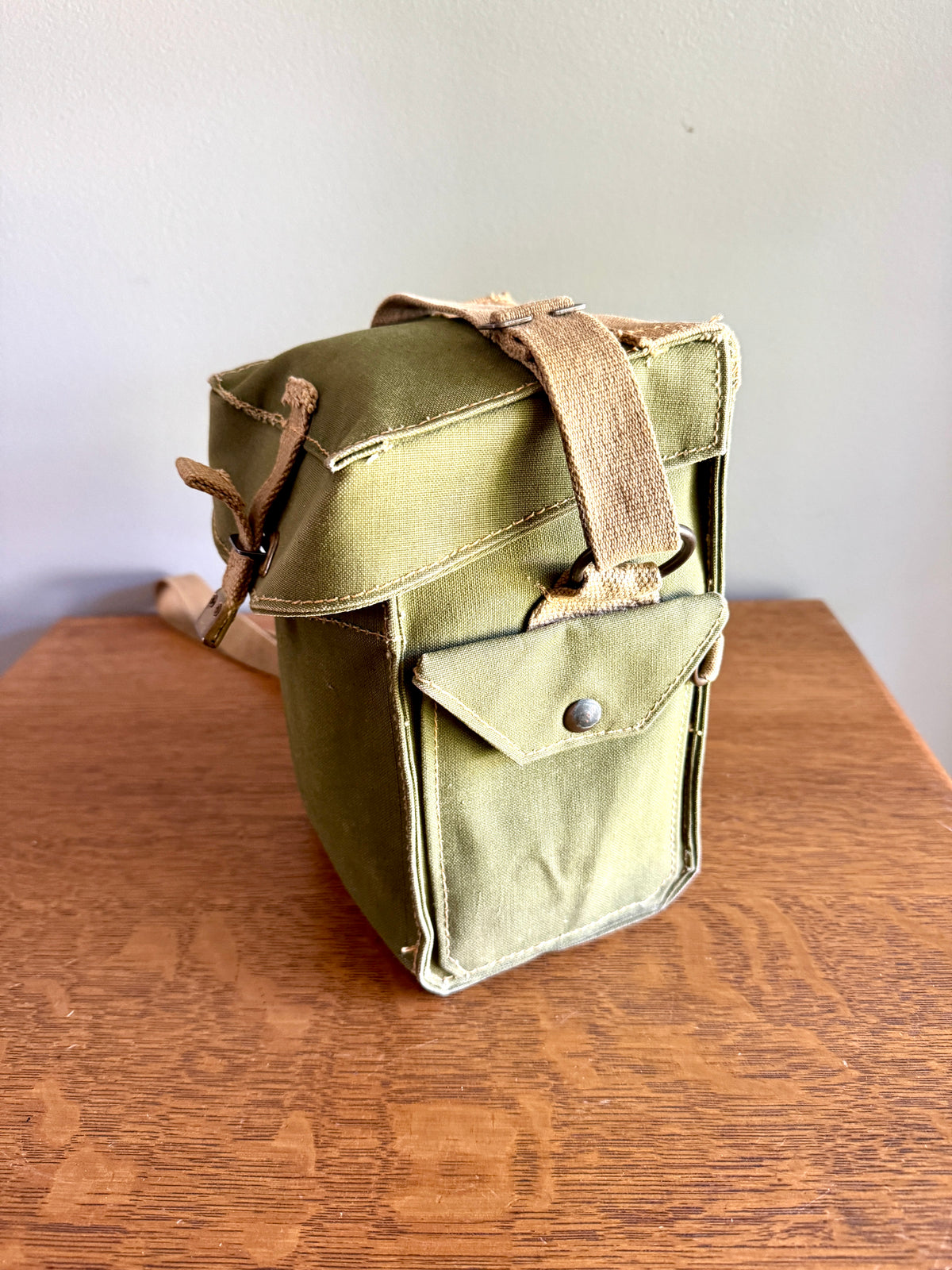 Vintage WWII 1944 British Light II Anti-Gas Respirator / Gas Mask Bag Haversack ~ Military Shoulder Bag