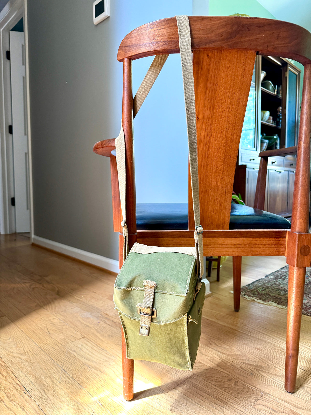 Vintage WWII 1944 British Light II Anti-Gas Respirator / Gas Mask Bag Haversack ~ Military Shoulder Bag
