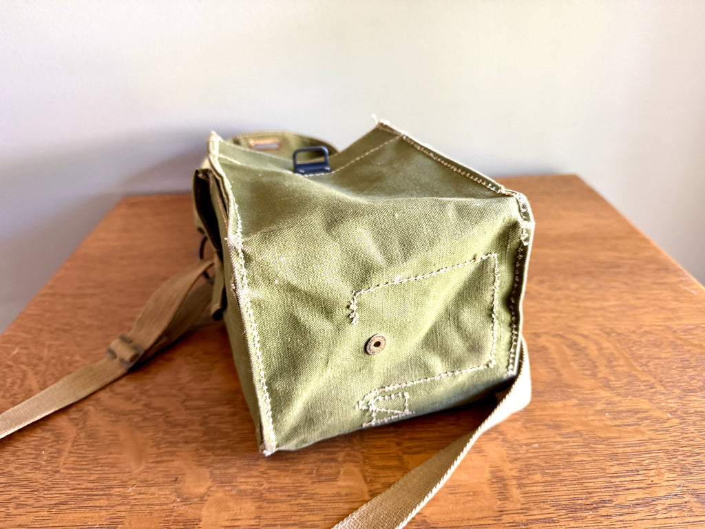 Vintage WWII 1944 British Light II Anti-Gas Respirator / Gas Mask Bag Haversack ~ Military Shoulder Bag