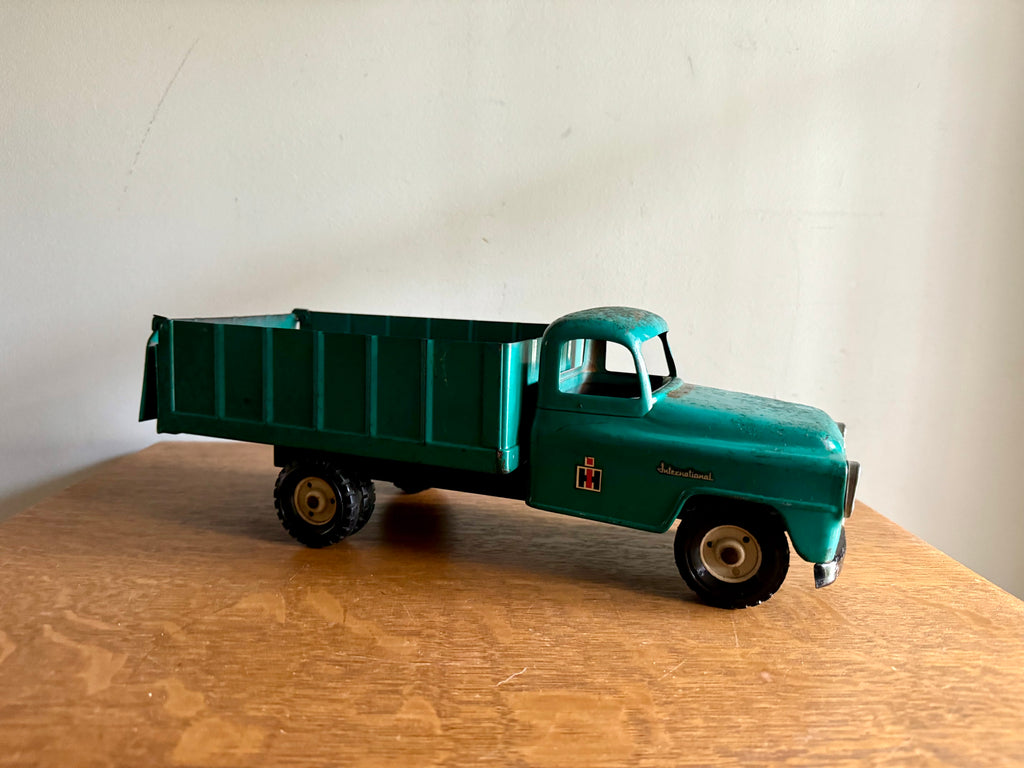Vintage Tru-Scale IH International Grain Truck | 1/16 Scale Pressed Steel Harvester Truck