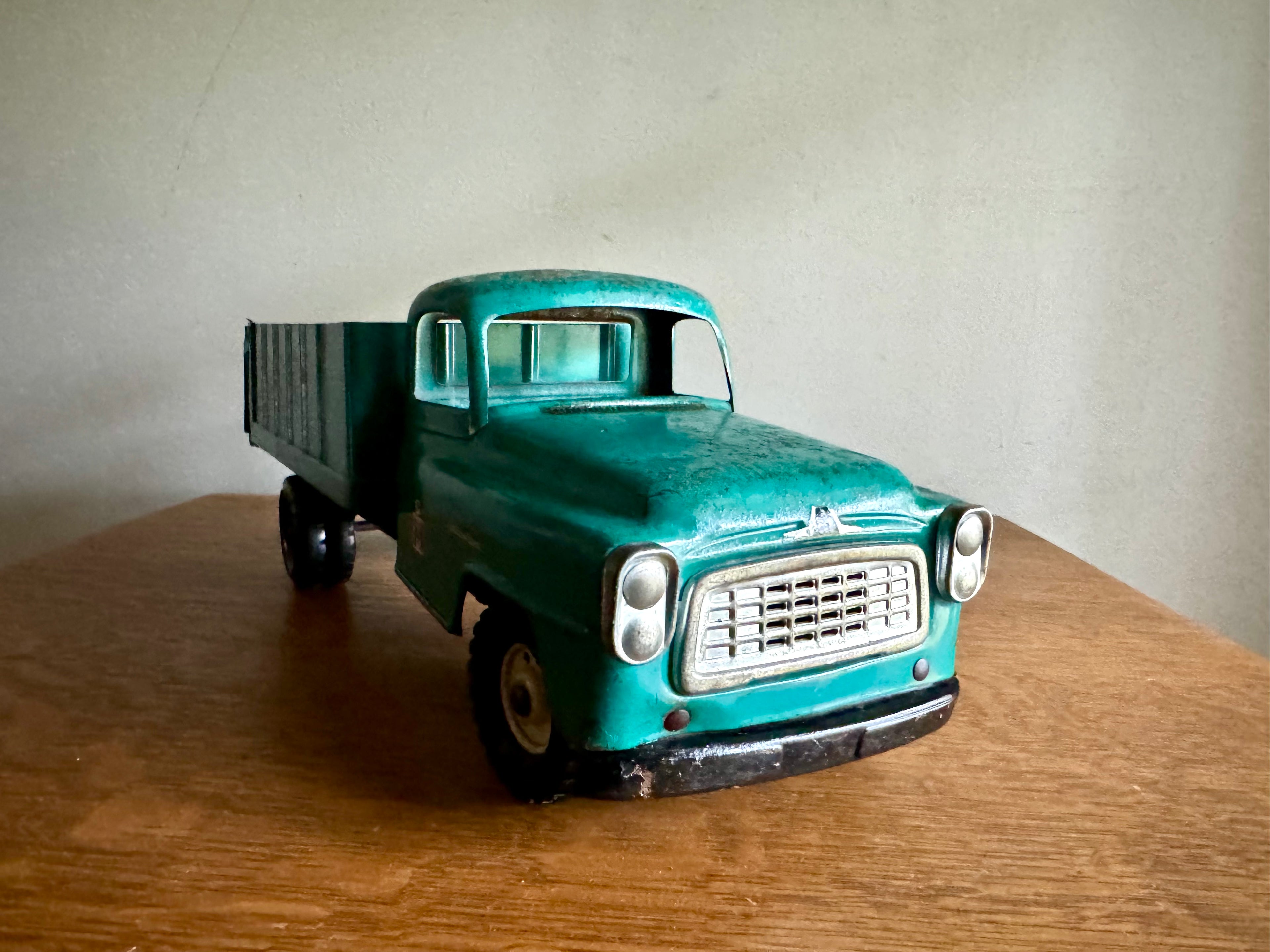 Vintage Tru-Scale IH International Grain Truck | 1/16 Scale Pressed Steel Harvester Truck