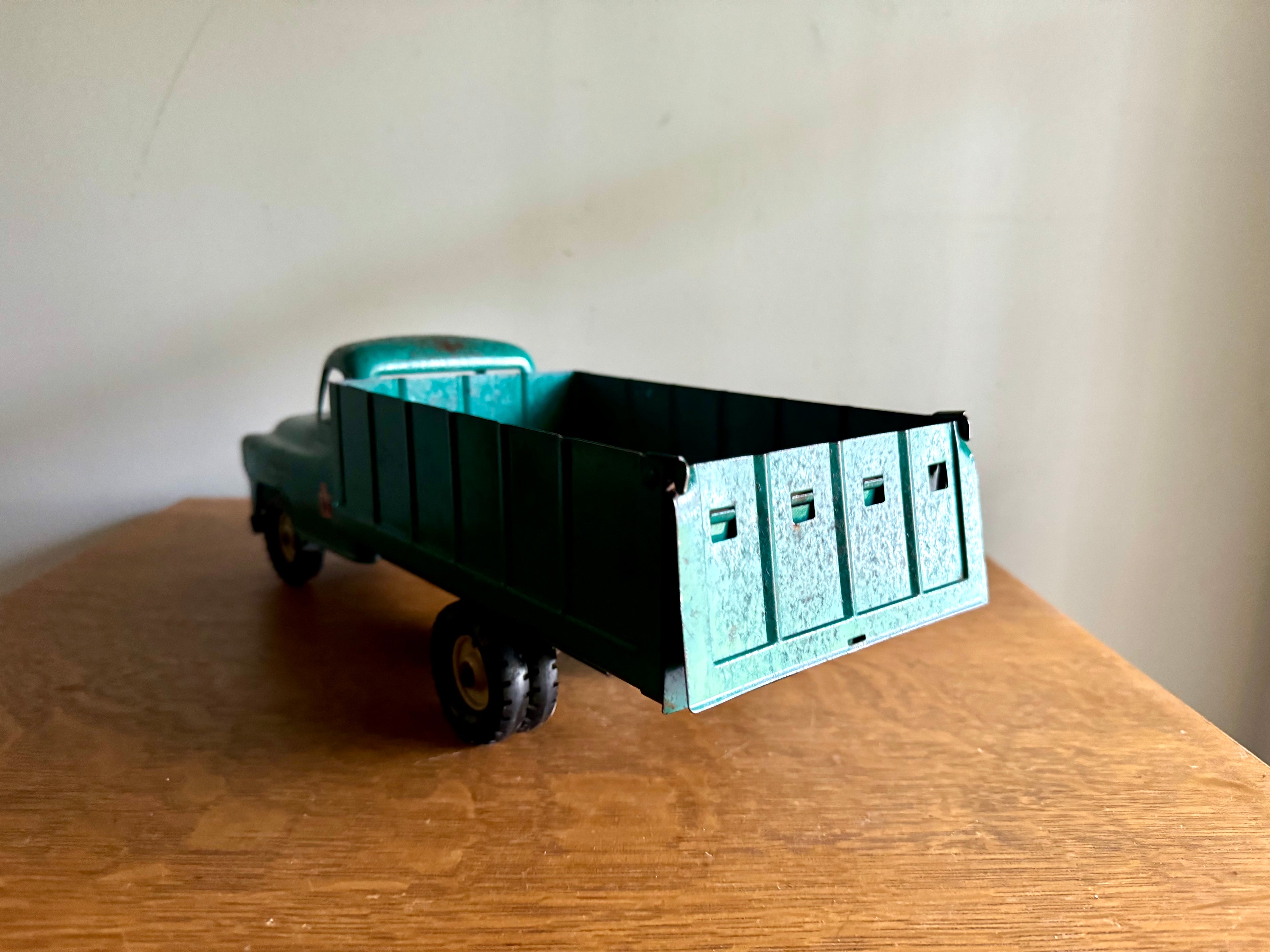 Vintage Tru-Scale IH International Grain Truck | 1/16 Scale Pressed Steel Harvester Truck