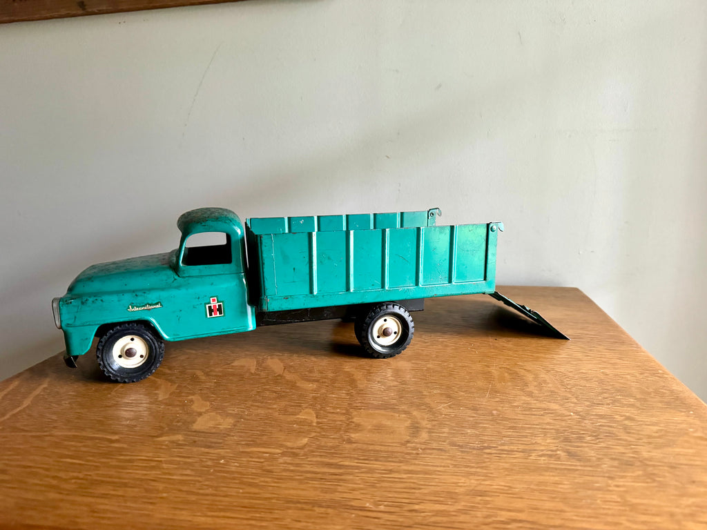 Vintage Tru-Scale IH International Grain Truck | 1/16 Scale Pressed Steel Harvester Truck