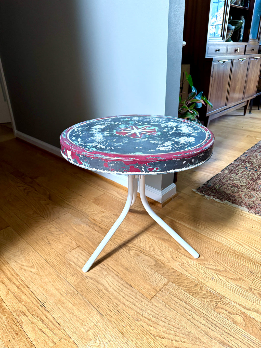 Vtg Distressed Paint Metal Patio Table ~ MCM Metal Lawn Table
