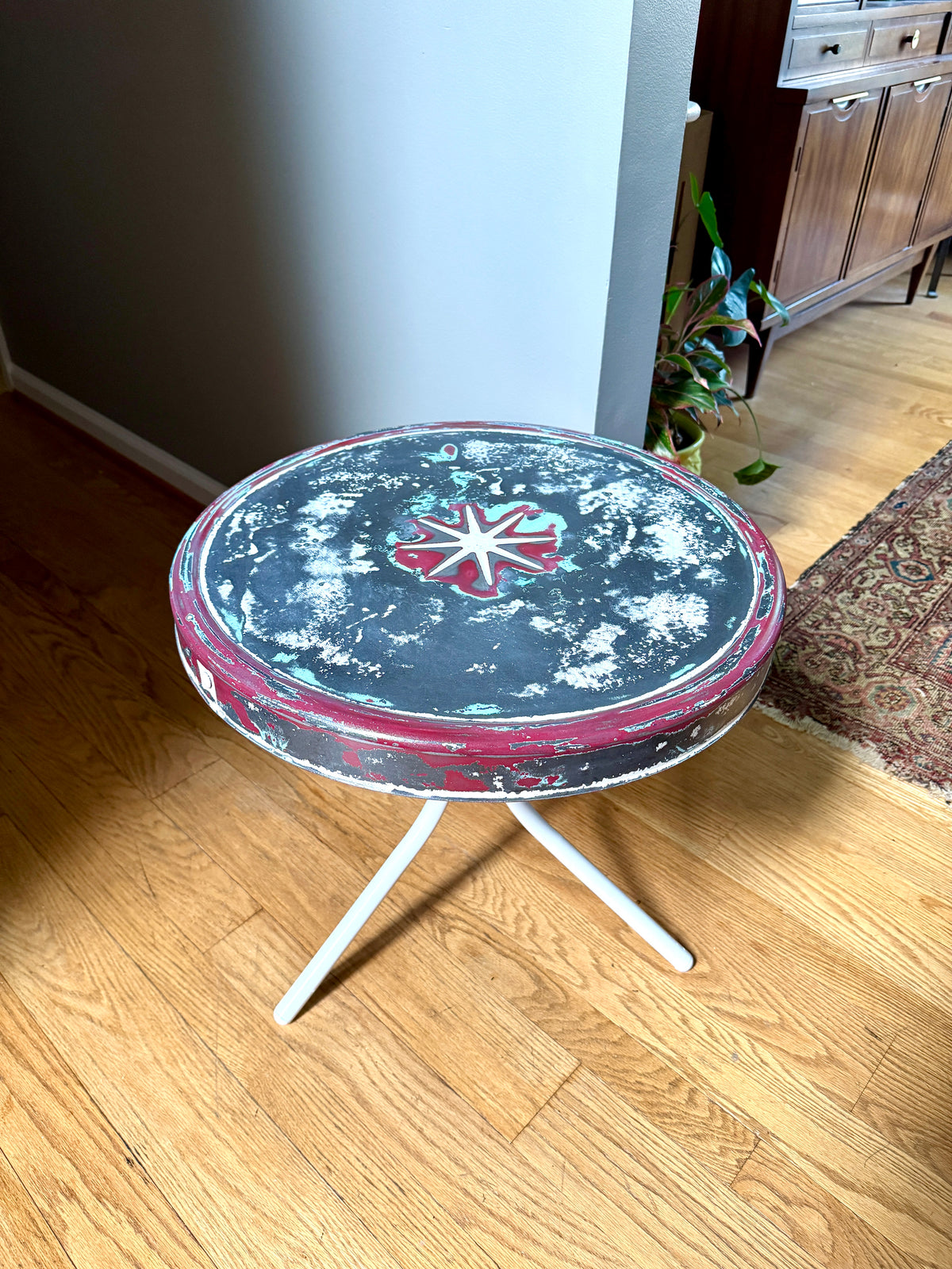 Vtg Distressed Paint Metal Patio Table ~ MCM Metal Lawn Table