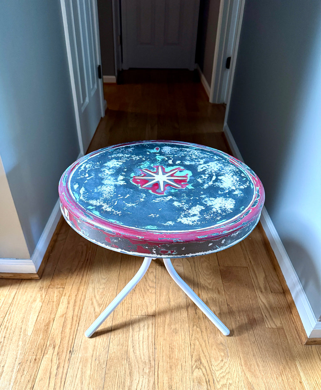 Vtg Distressed Paint Metal Patio Table ~ MCM Metal Lawn Table