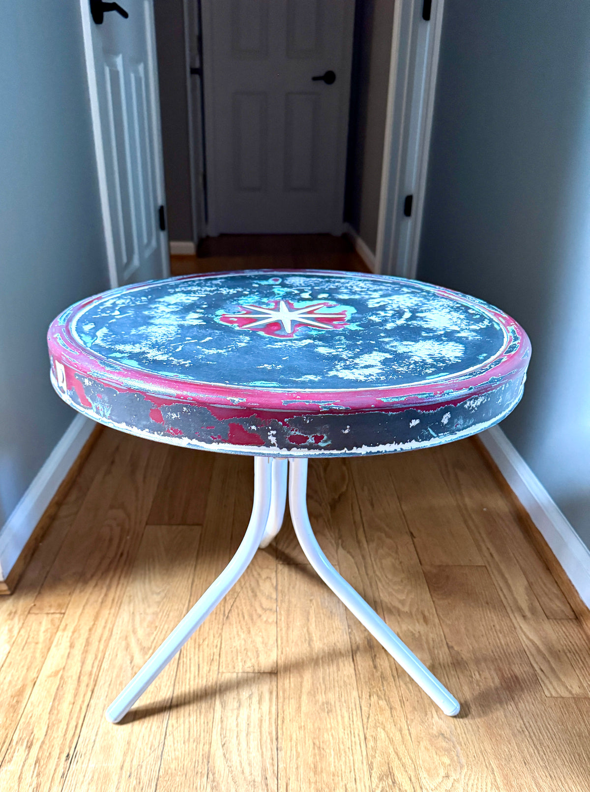 Vtg Distressed Paint Metal Patio Table ~ MCM Metal Lawn Table