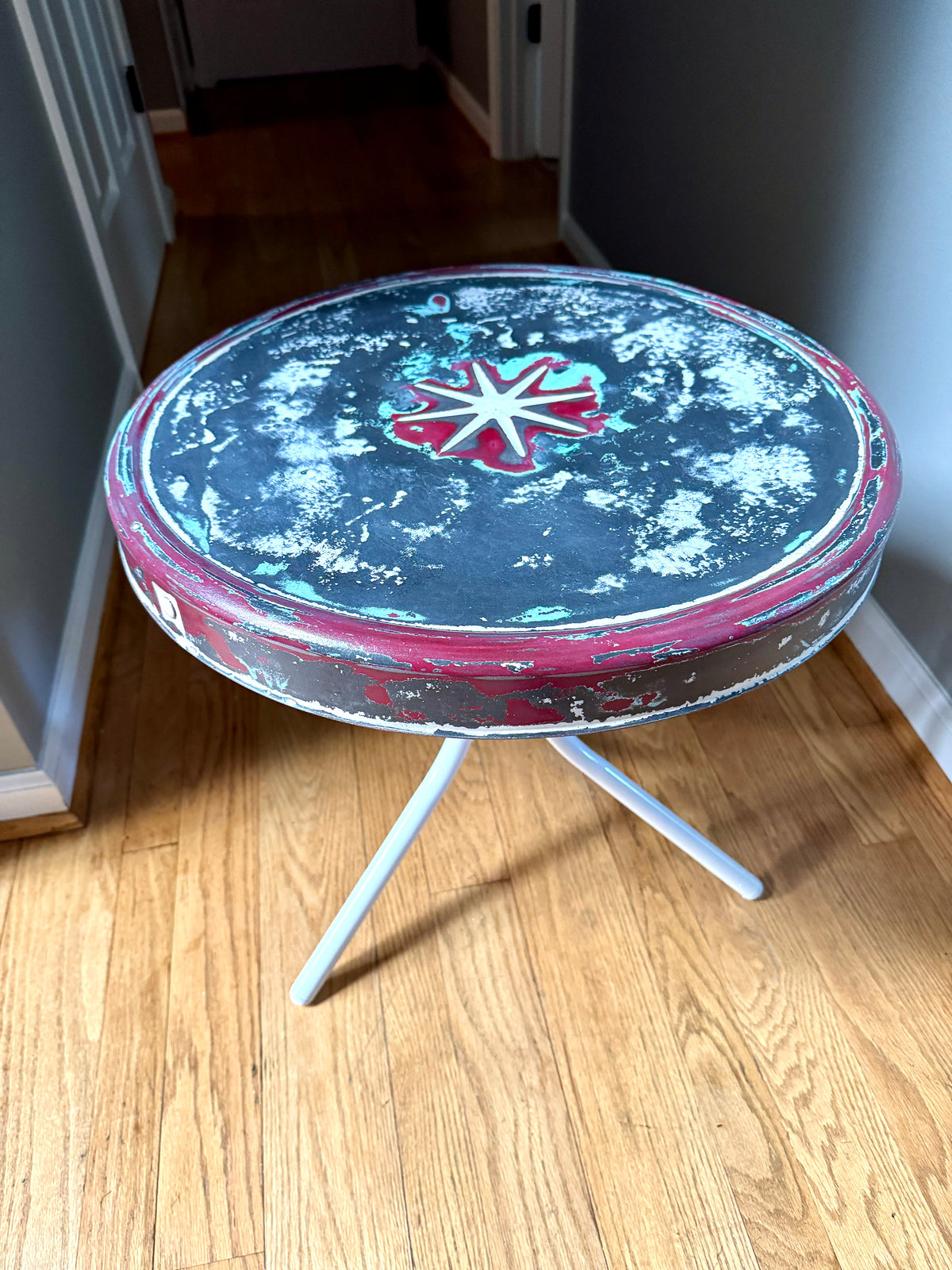 Vtg Distressed Paint Metal Patio Table ~ MCM Metal Lawn Table