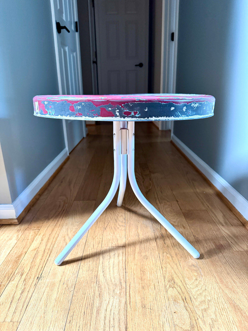 Vtg Distressed Paint Metal Patio Table ~ MCM Metal Lawn Table