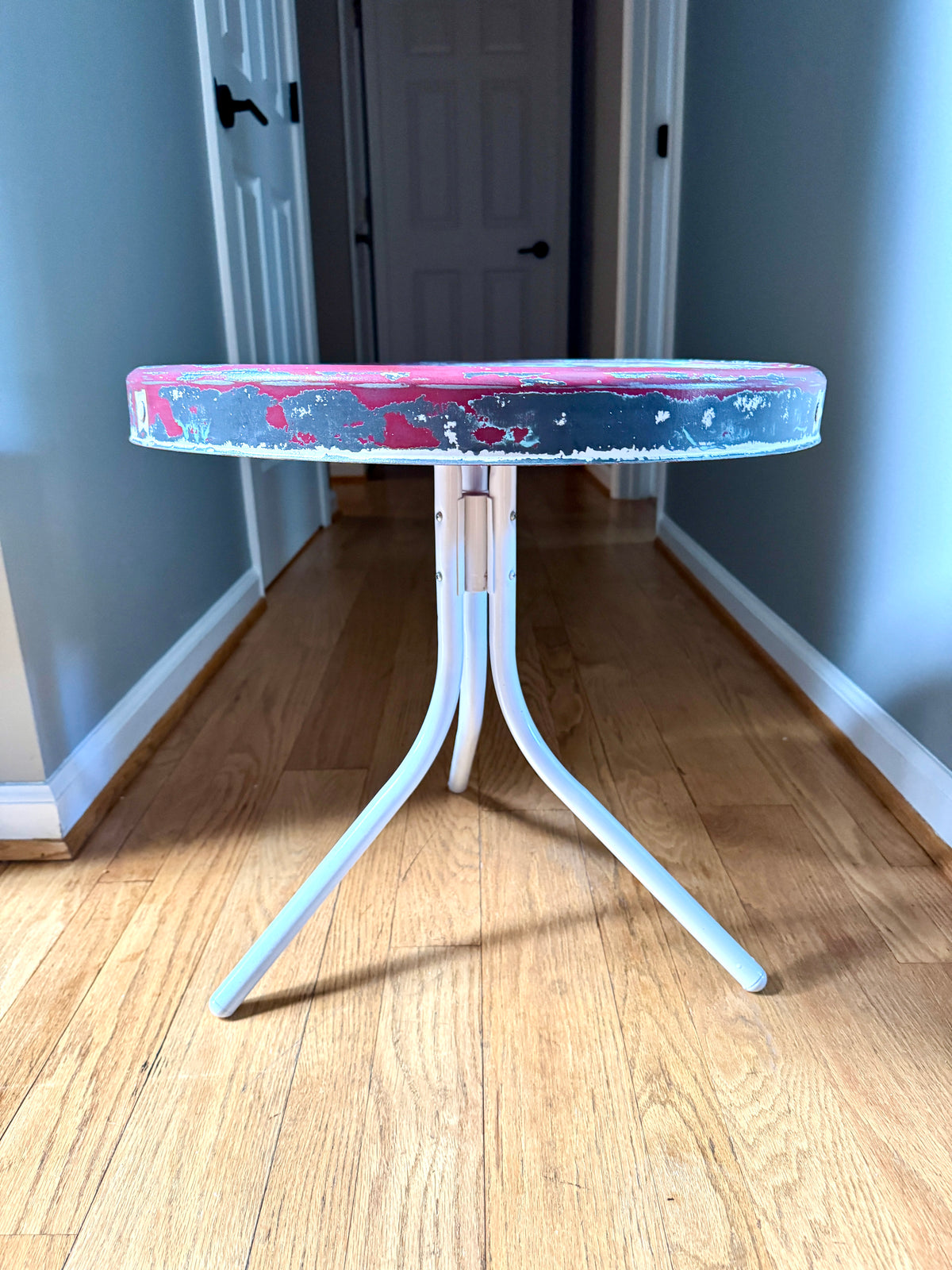 Vtg Distressed Paint Metal Patio Table ~ MCM Metal Lawn Table