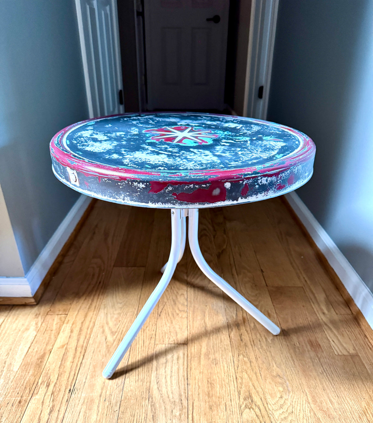 Vtg Distressed Paint Metal Patio Table ~ MCM Metal Lawn Table