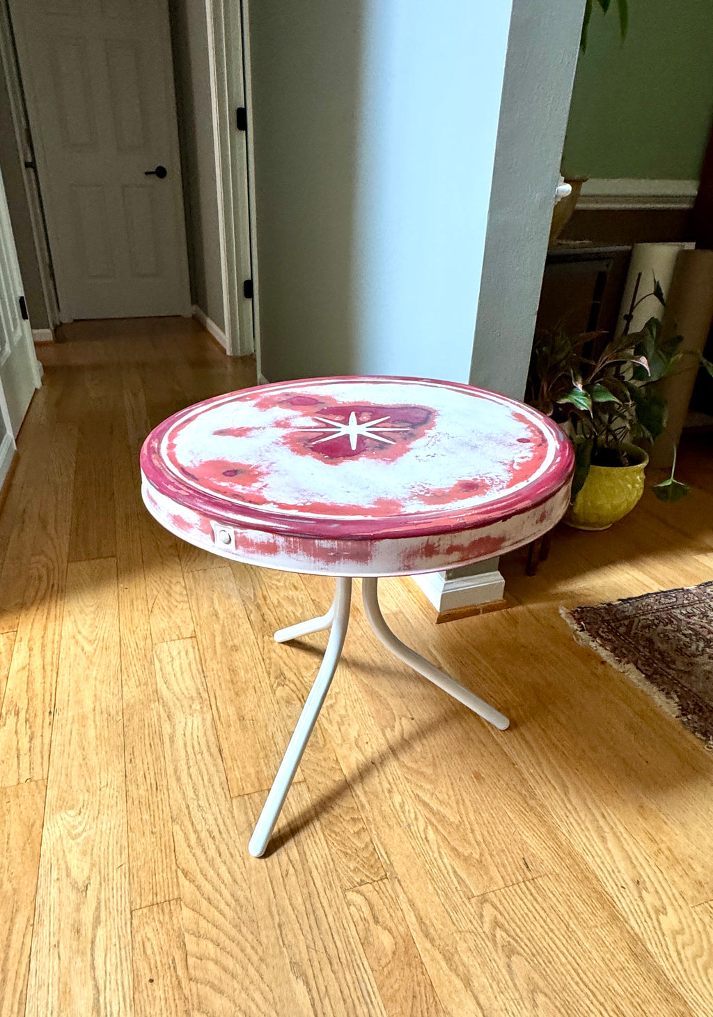 Vtg Distressed Paint Metal Patio Table ~ MCM Metal Lawn Table