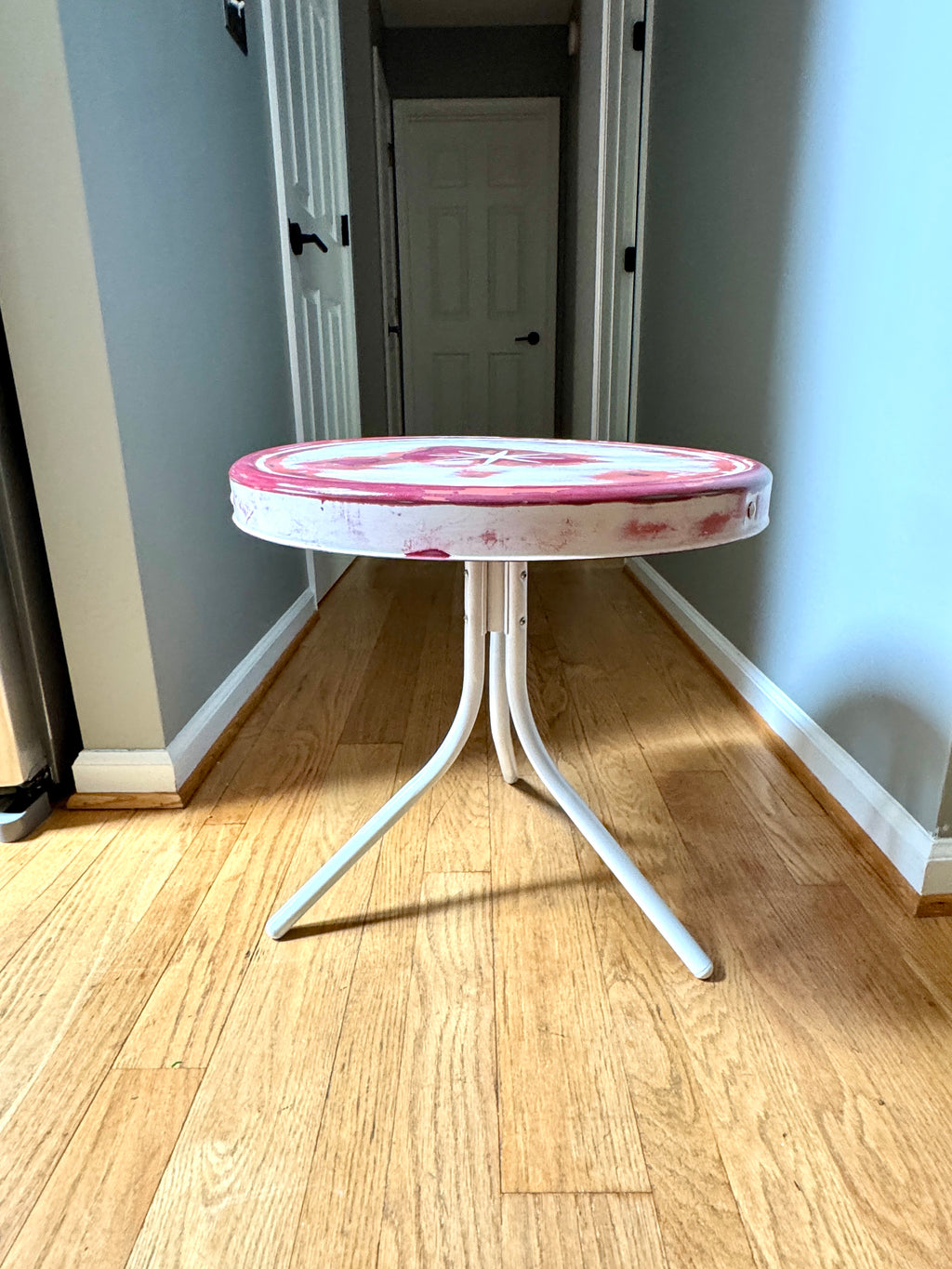 Vtg Distressed Paint Metal Patio Table ~ MCM Metal Lawn Table