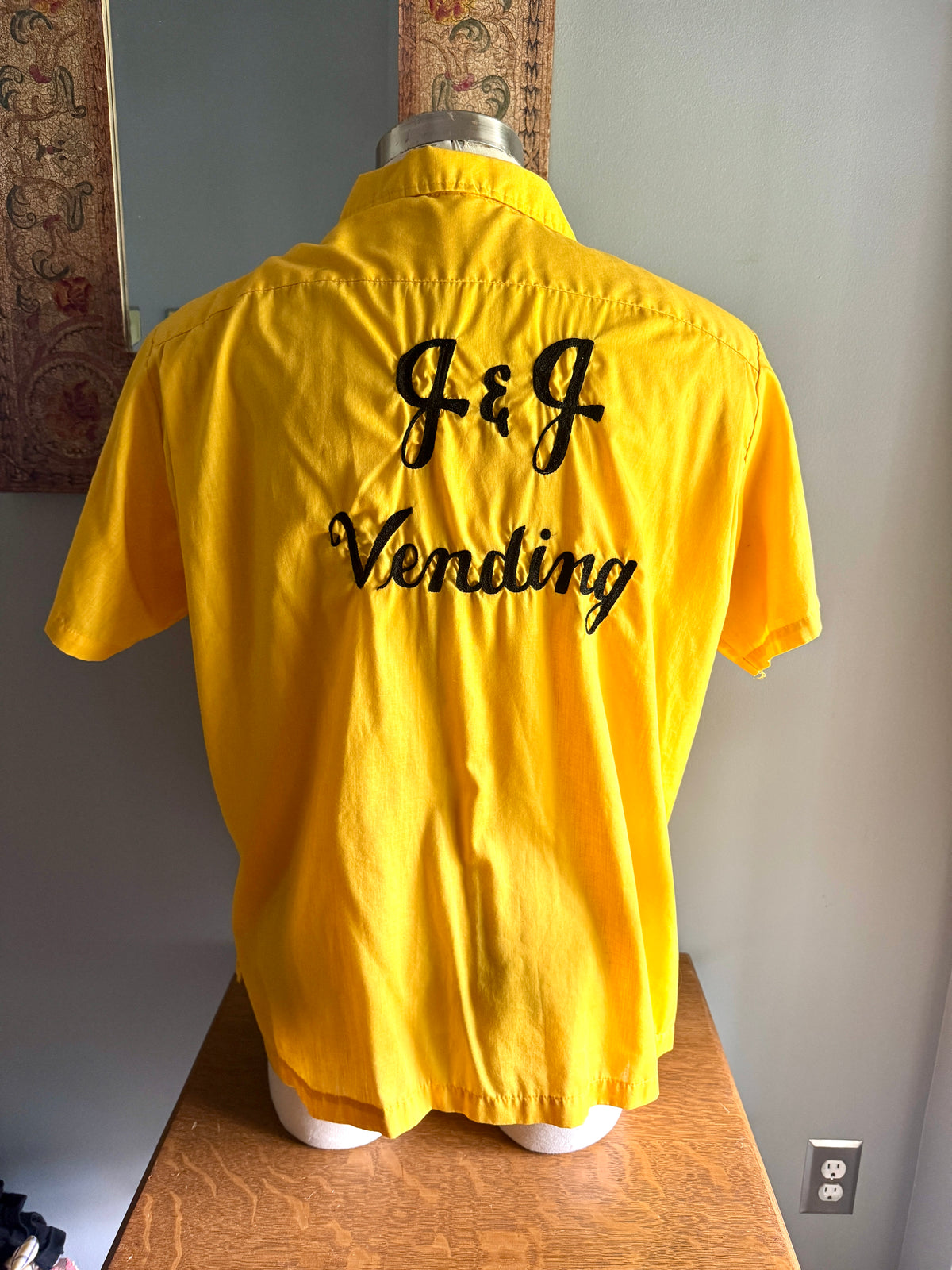 Vtg Yellow Buttom Up Work Shirt ~ J & J Vending Bowling Shirt ~ Yellow Bowling Shirt