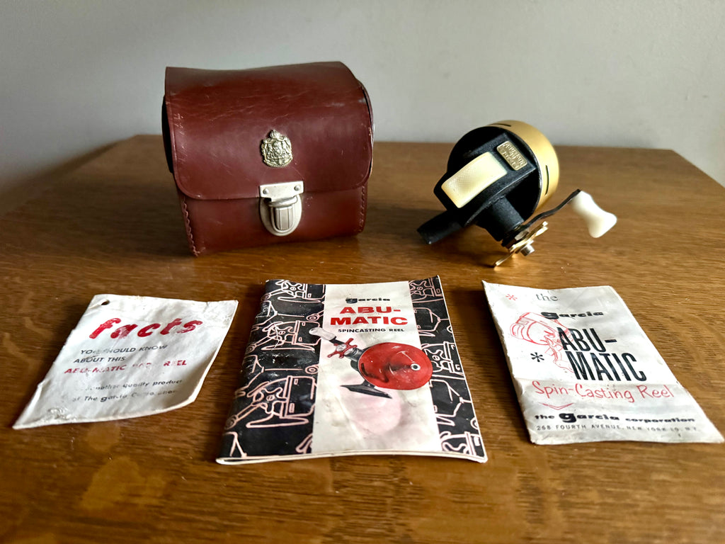 Vtg/Rare Abu Garcia Abumatic  Model 40 Spincast Reel in Kunglhovleverantor Leather Case and Original Manuals
