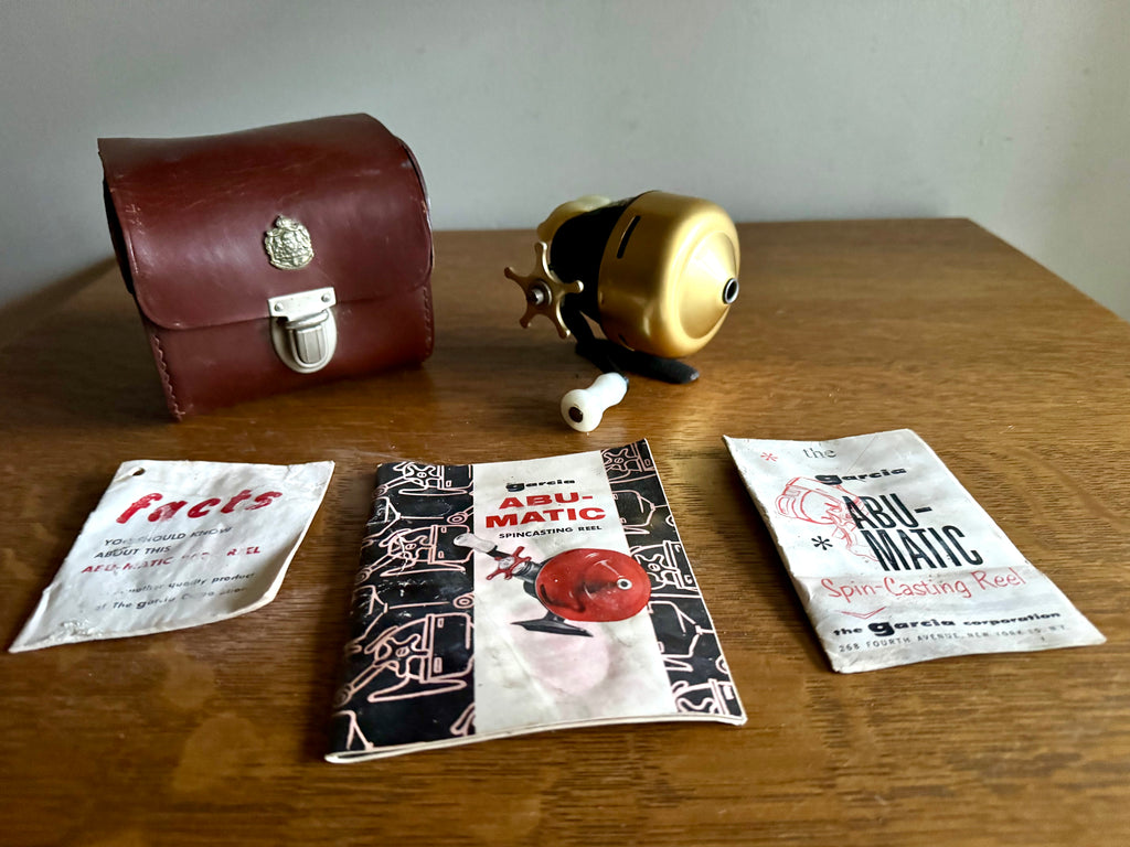 Vtg/Rare Abu Garcia Abumatic  Model 40 Spincast Reel in Kunglhovleverantor Leather Case and Original Manuals