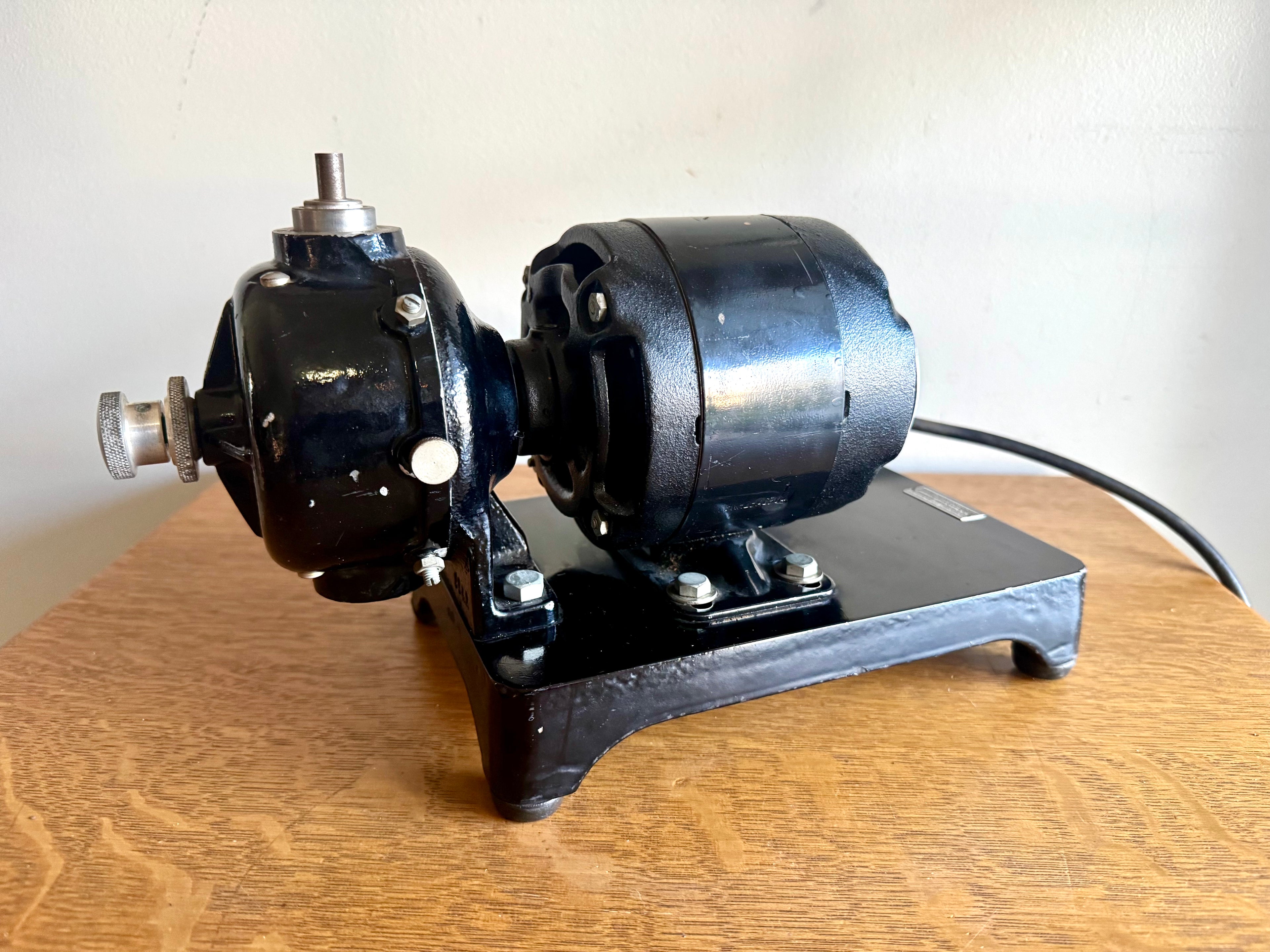 W.M. Welch Scientific Co. General Electric A-C 1/20 HP Motor
