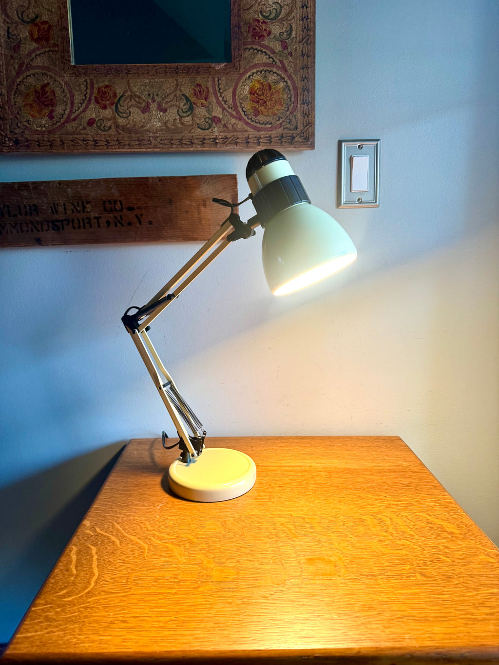 Industrial Luxo Style Articulating Swing Arm Creme Metal Portable Table Desk Lamp