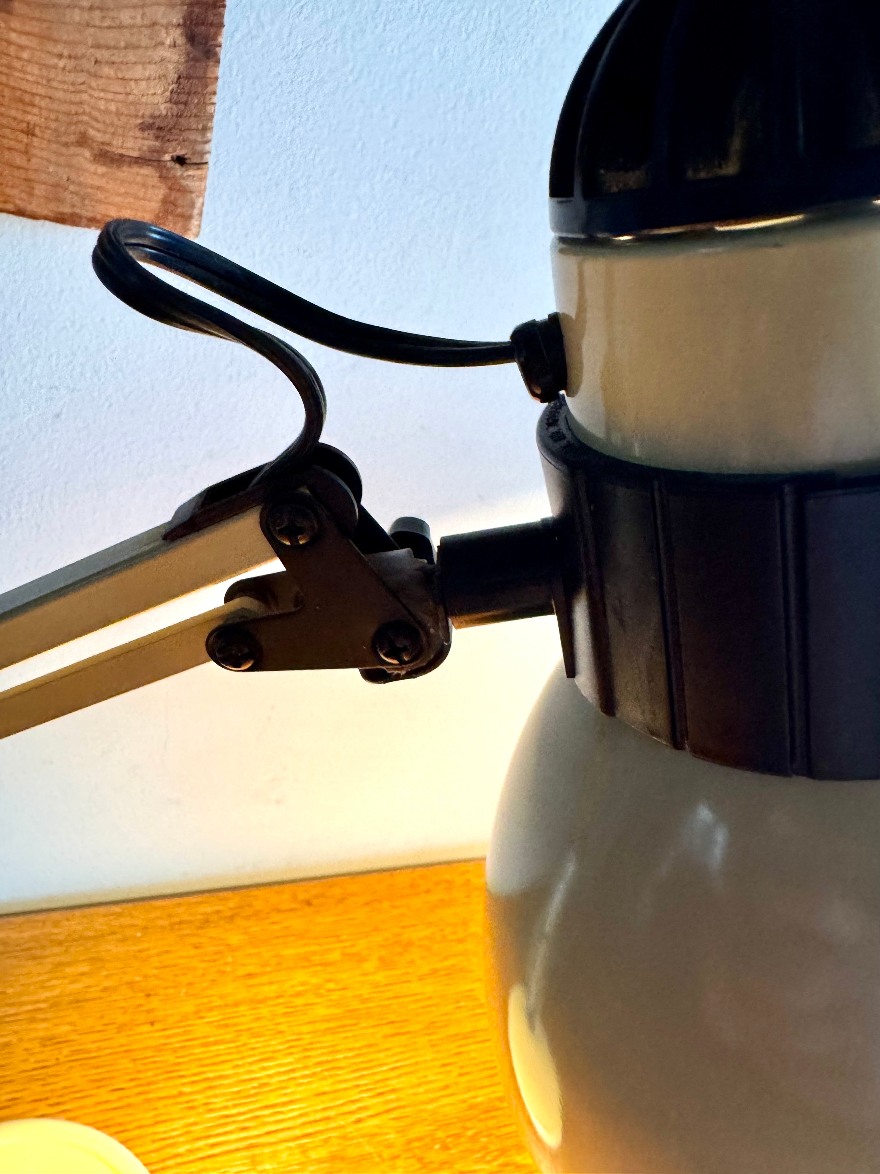 Industrial Luxo Style Articulating Swing Arm Creme Metal Portable Table Desk Lamp