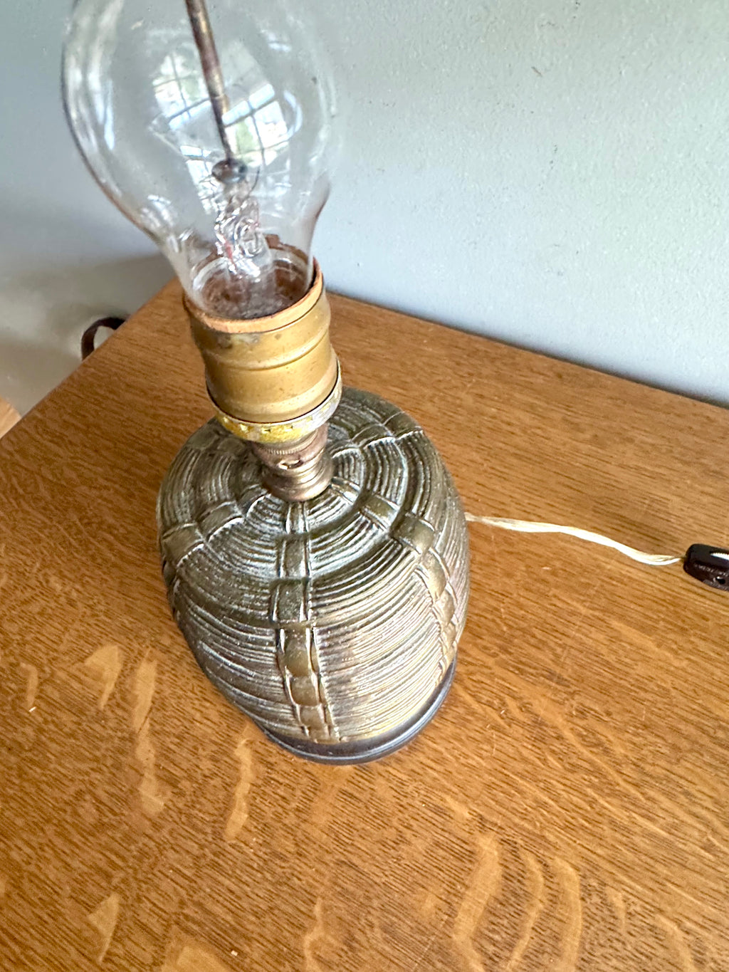 Vtg Brass Barrel Table Lamp ~ Faux Wicker Basket Brass Lamp ~ Shade Not included