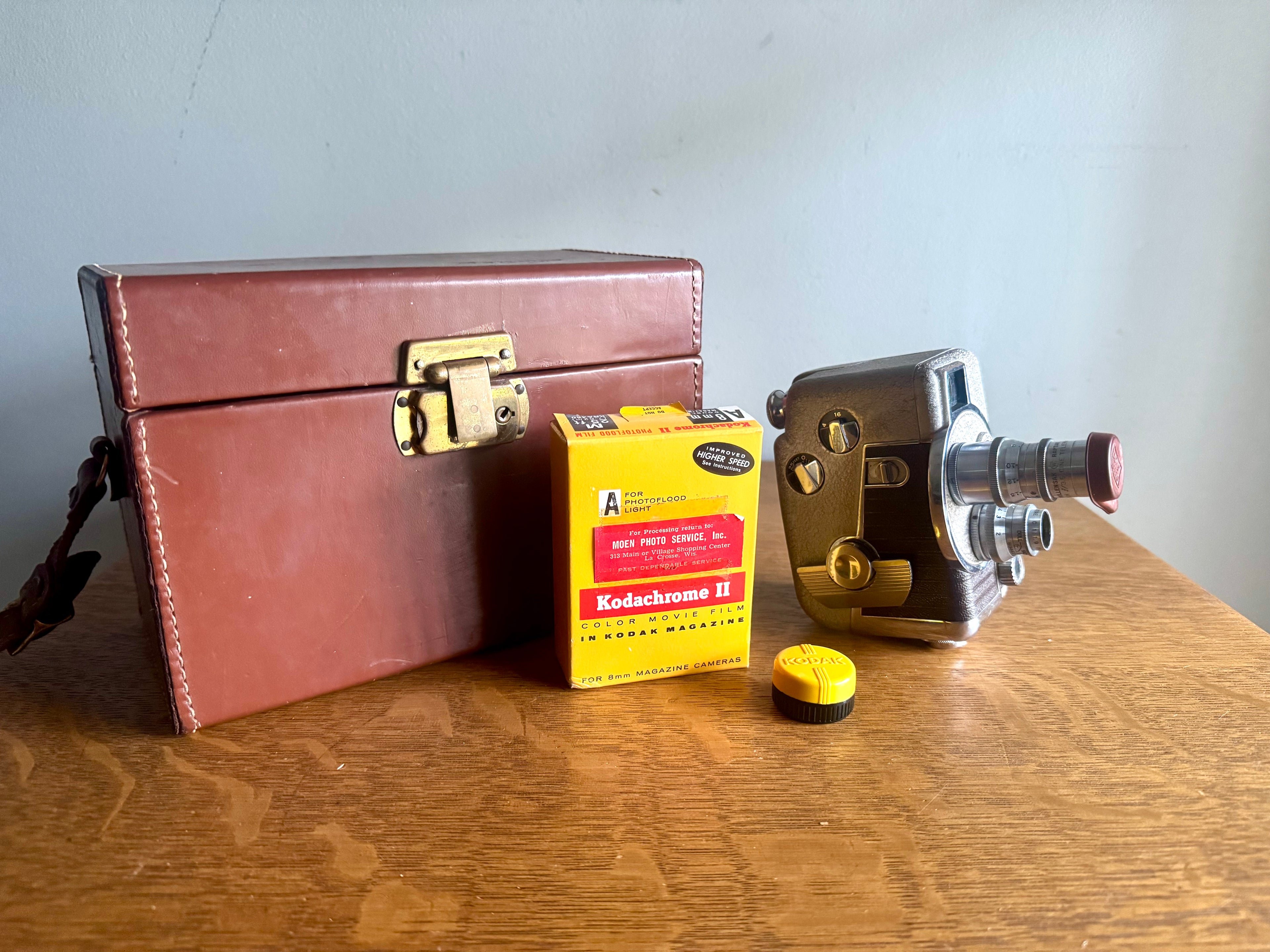 Vtg Revere 8 Camera and Case | Revere 8mm Camera and Carrying Case