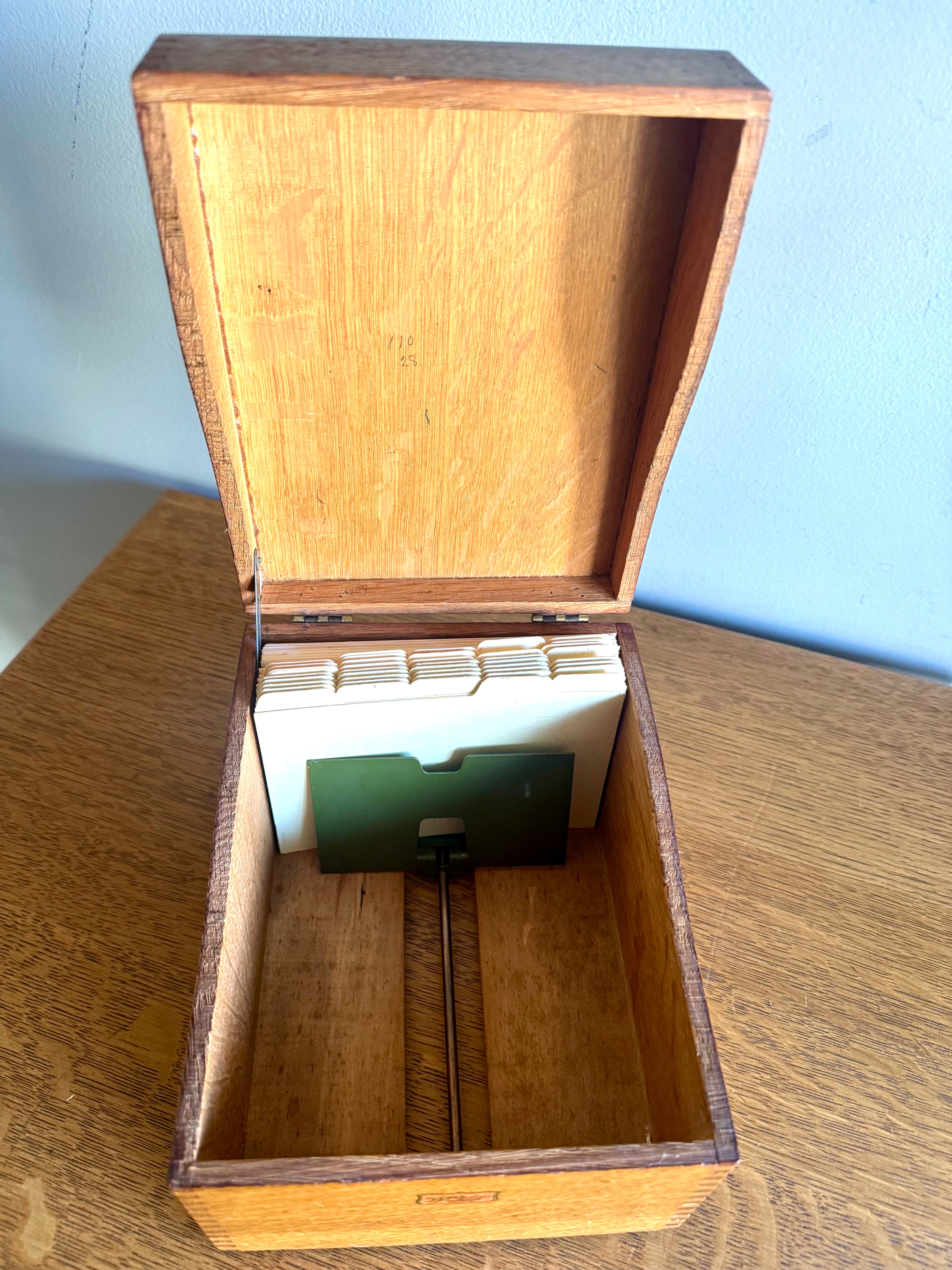 Vtg Weis Wooden Card Catalog With Lid | 3"x 5" Card Organizer Box | Box Joint Wooden Recipe Filing Box