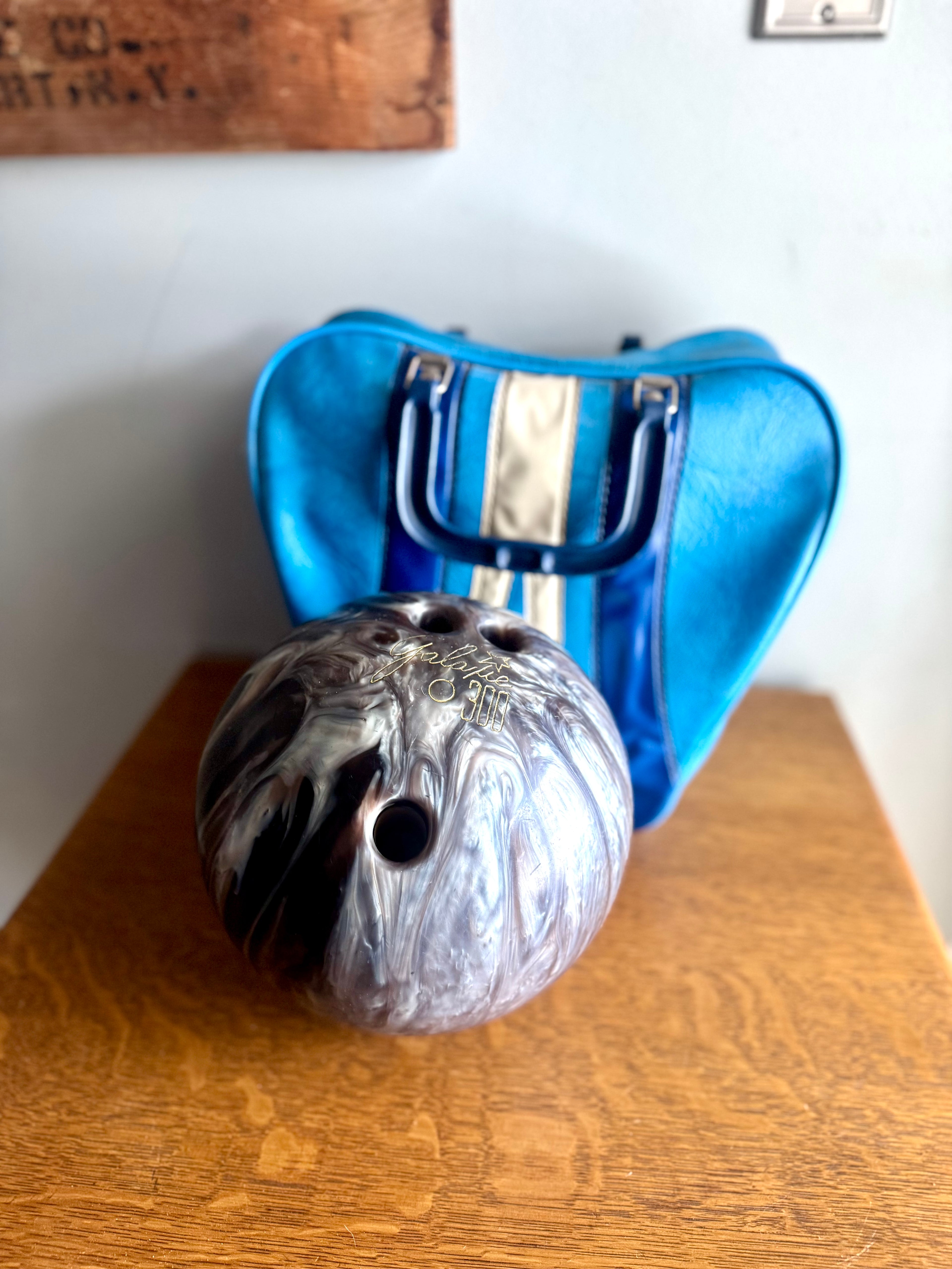 Retro Brunswick Blue and White Vinyl Faux Leather Bowling Bag | Vtg Blue & White Bowling Bag