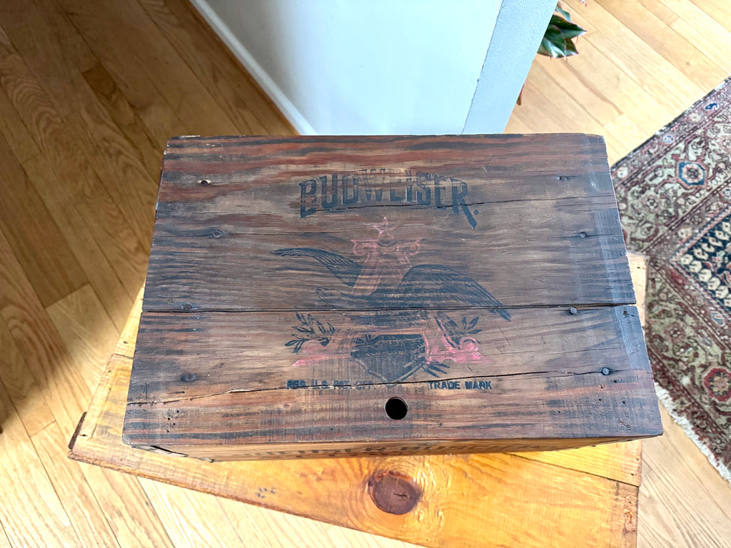 A Vtg Anheuser-Busch Crate In Wood With Lid & Open Side Handles | Distressed Anheuser-Busch Beer Crate