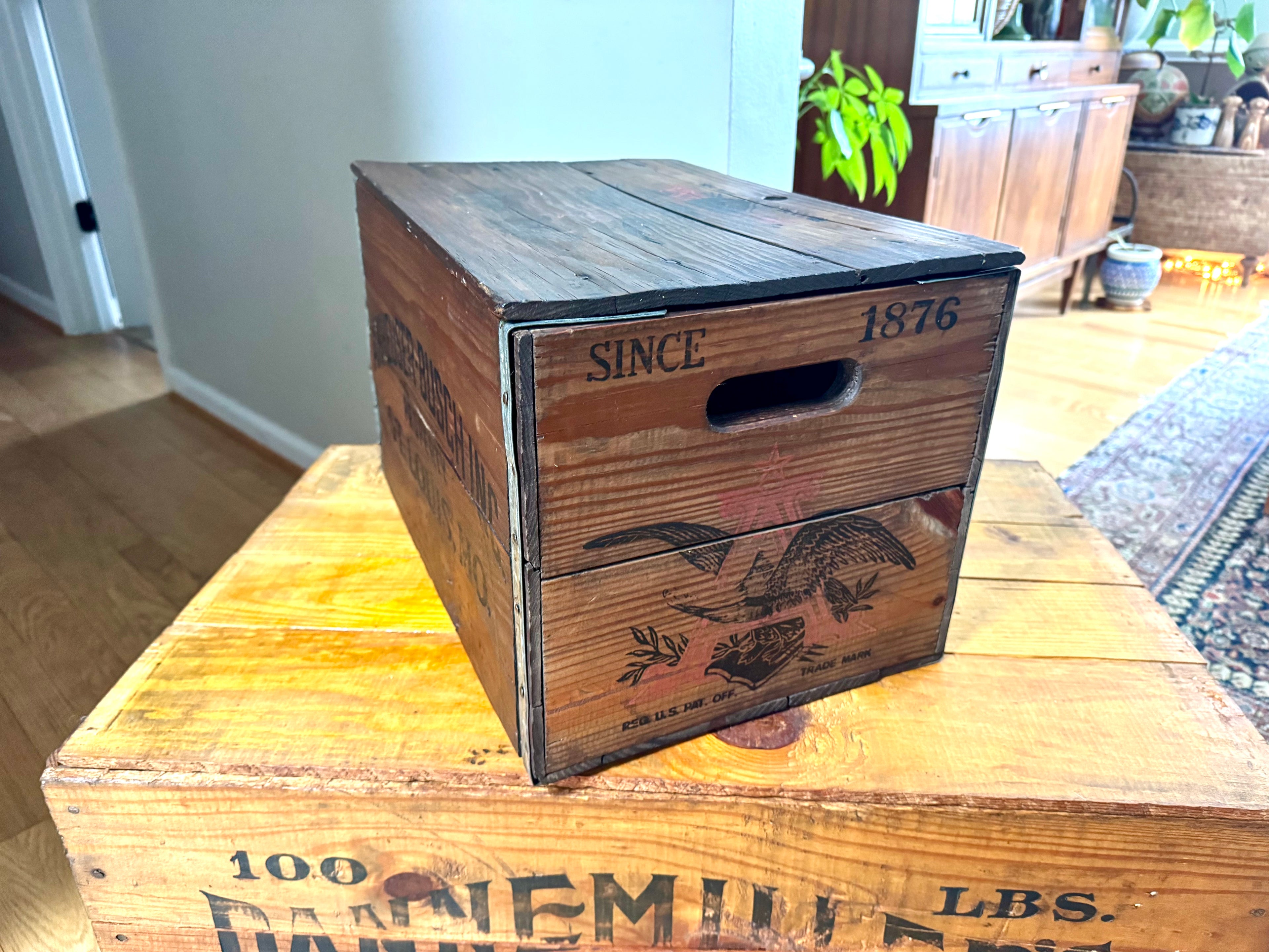 A Vtg Anheuser-Busch Crate In Wood With Lid & Open Side Handles | Distressed Anheuser-Busch Beer Crate