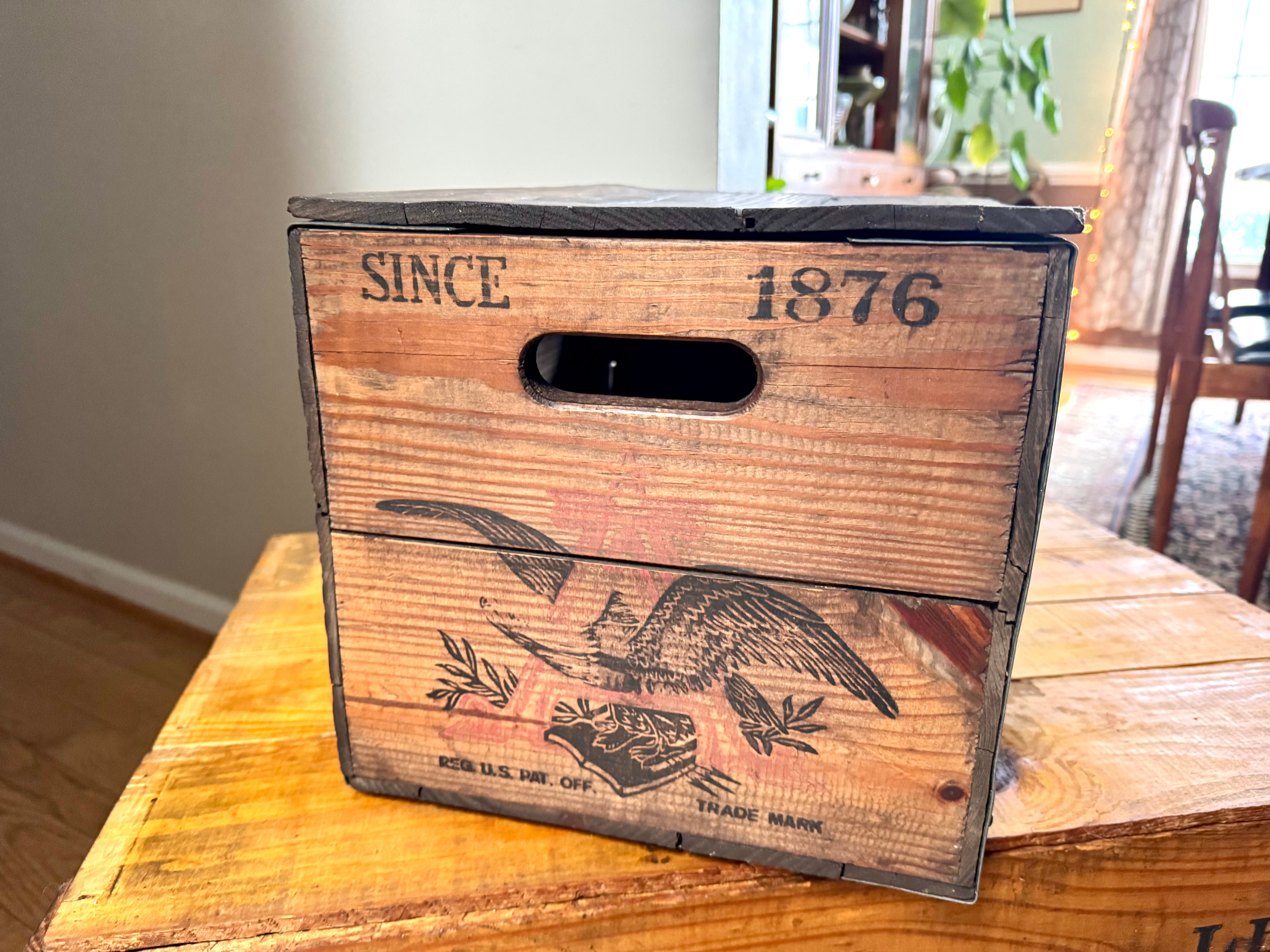 A Vtg Anheuser-Busch Crate In Wood With Lid & Open Side Handles | Distressed Anheuser-Busch Beer Crate