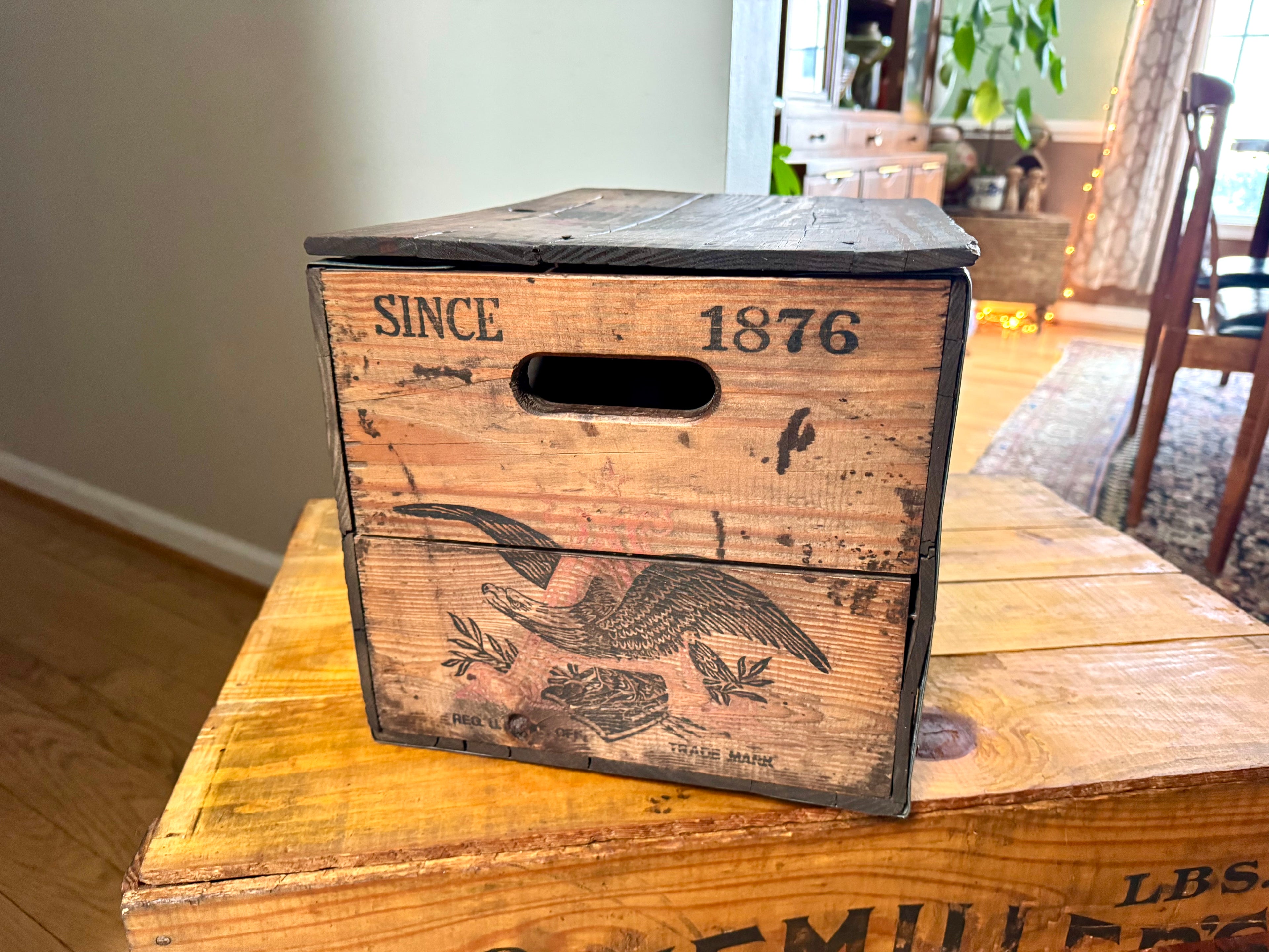 A Vtg Anheuser-Busch Crate In Wood With Lid & Open Side Handles | Distressed Anheuser-Busch Beer Crate