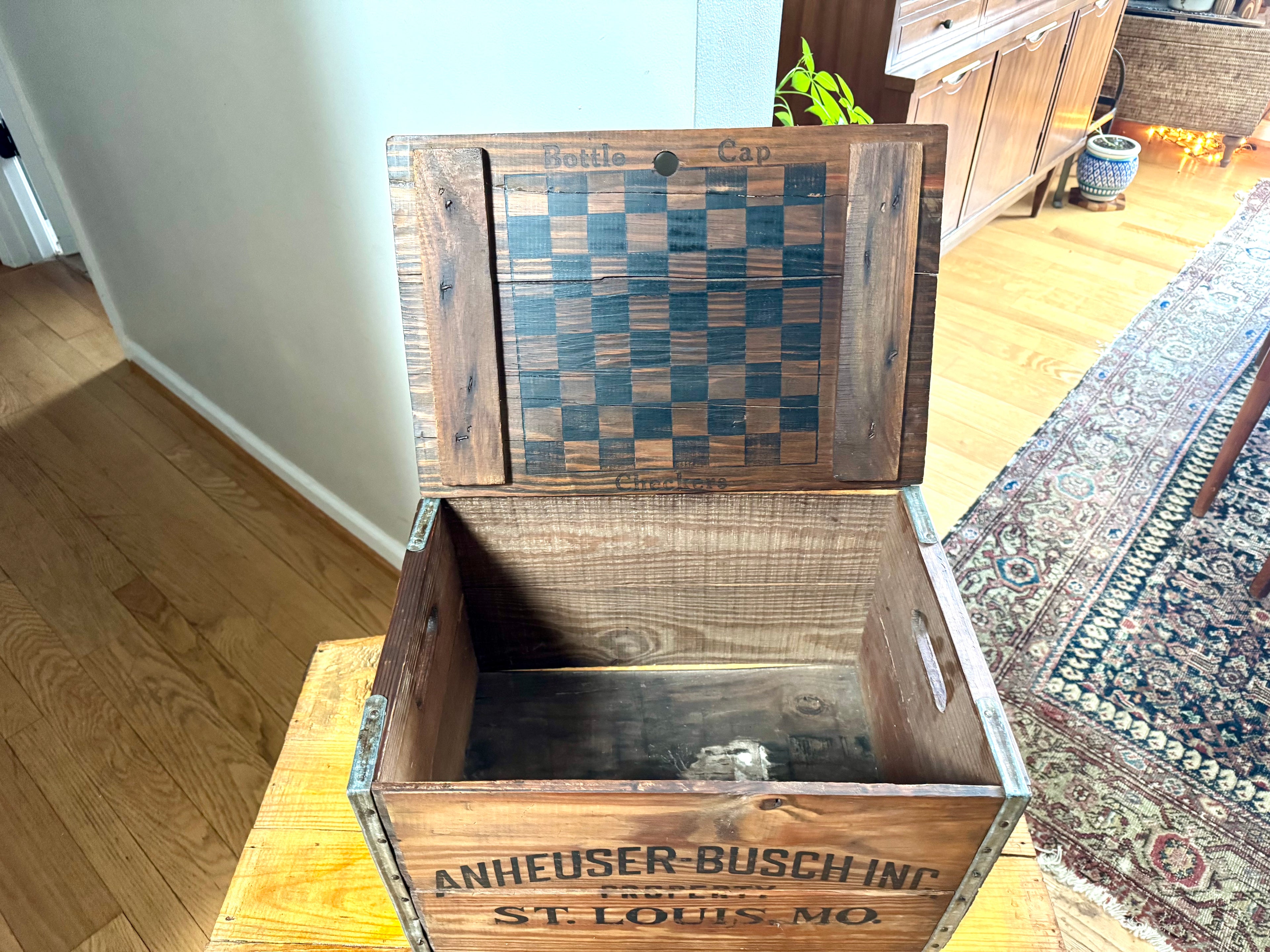 A Vtg Anheuser-Busch Crate In Wood With Lid & Open Side Handles | Distressed Anheuser-Busch Beer Crate