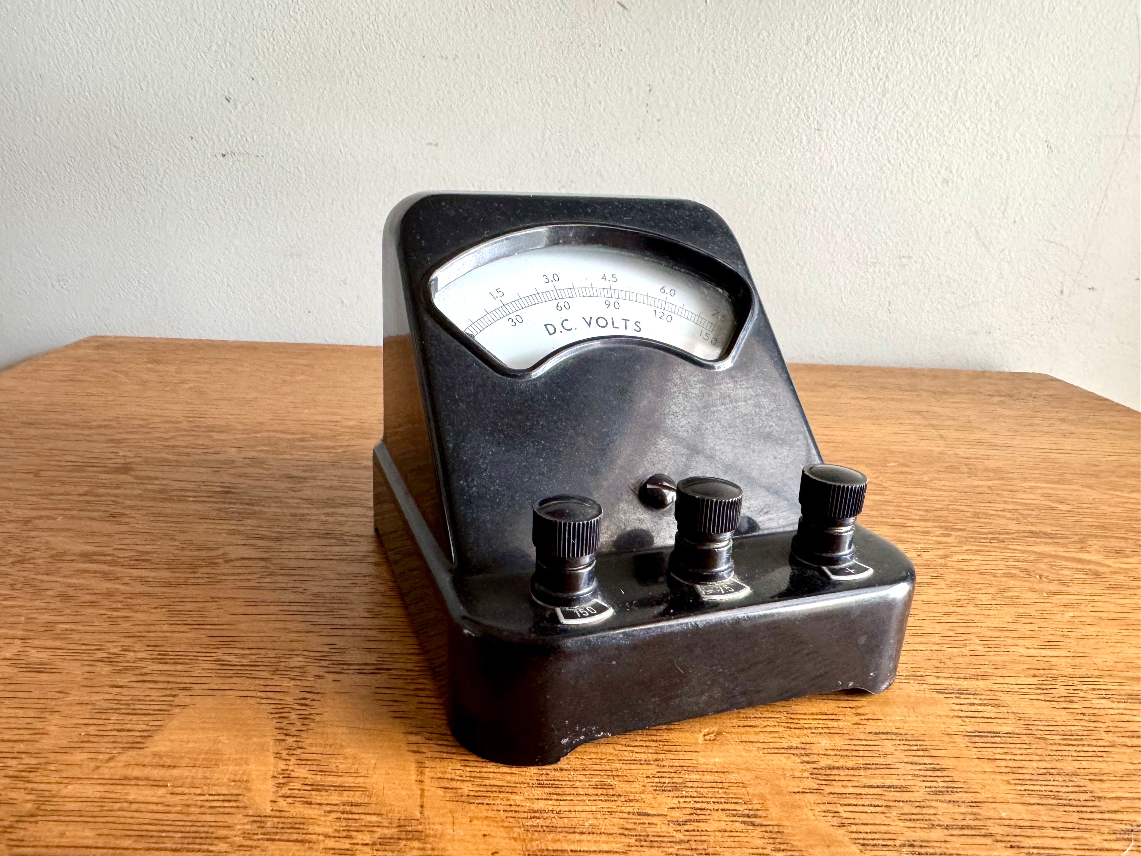 Vintage Welch Scientific Co. D.C. Volt Meter | Black Bakelite Welch Scientific Co Volt Meter | Industrial Lab Equipment Voltmeter