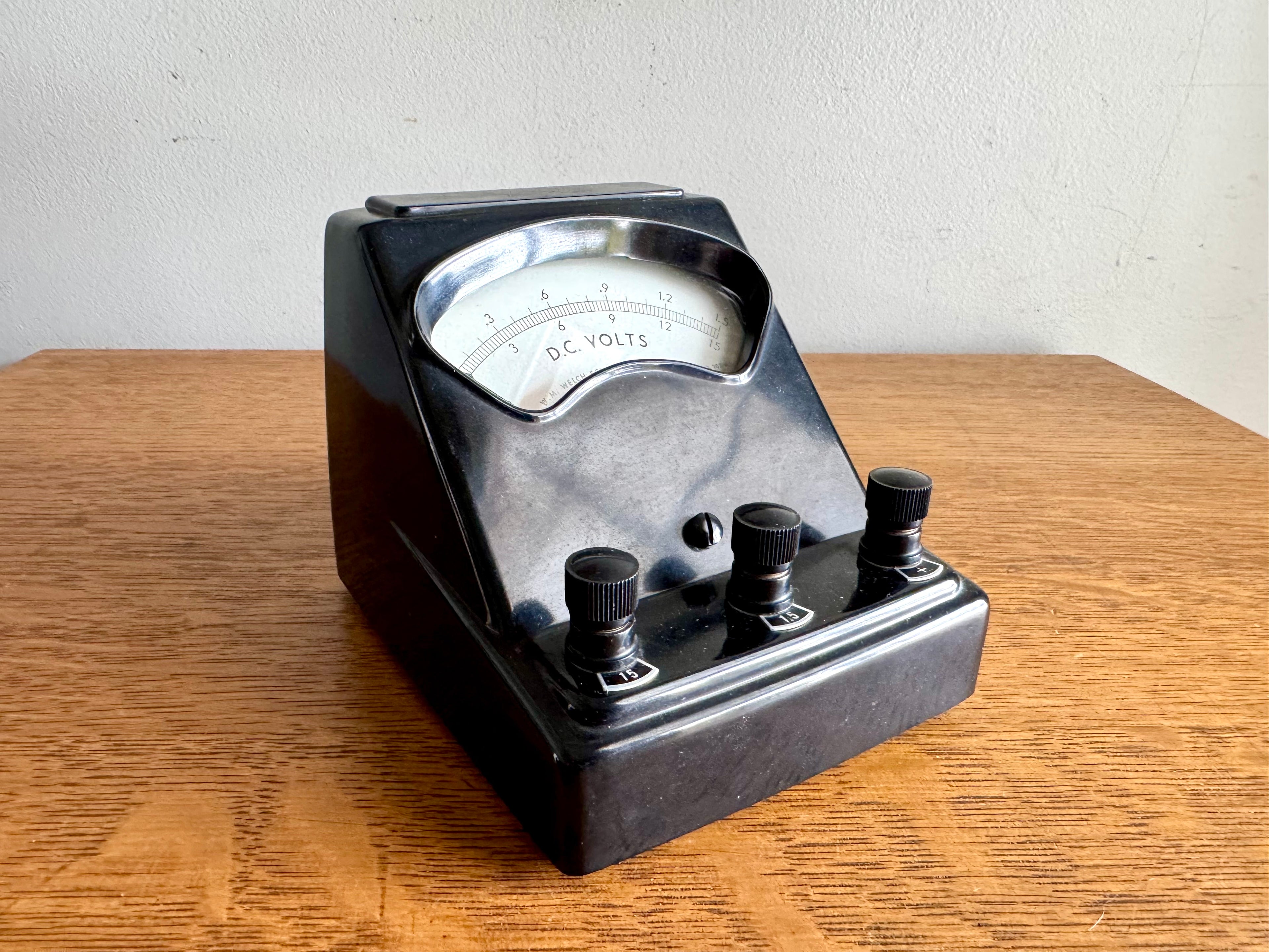 Vintage Welch Scientific Co. D.C. Volt Meter | Black Bakelite Welch Scientific Co Volt Meter | Industrial Lab Equipment Voltmeter