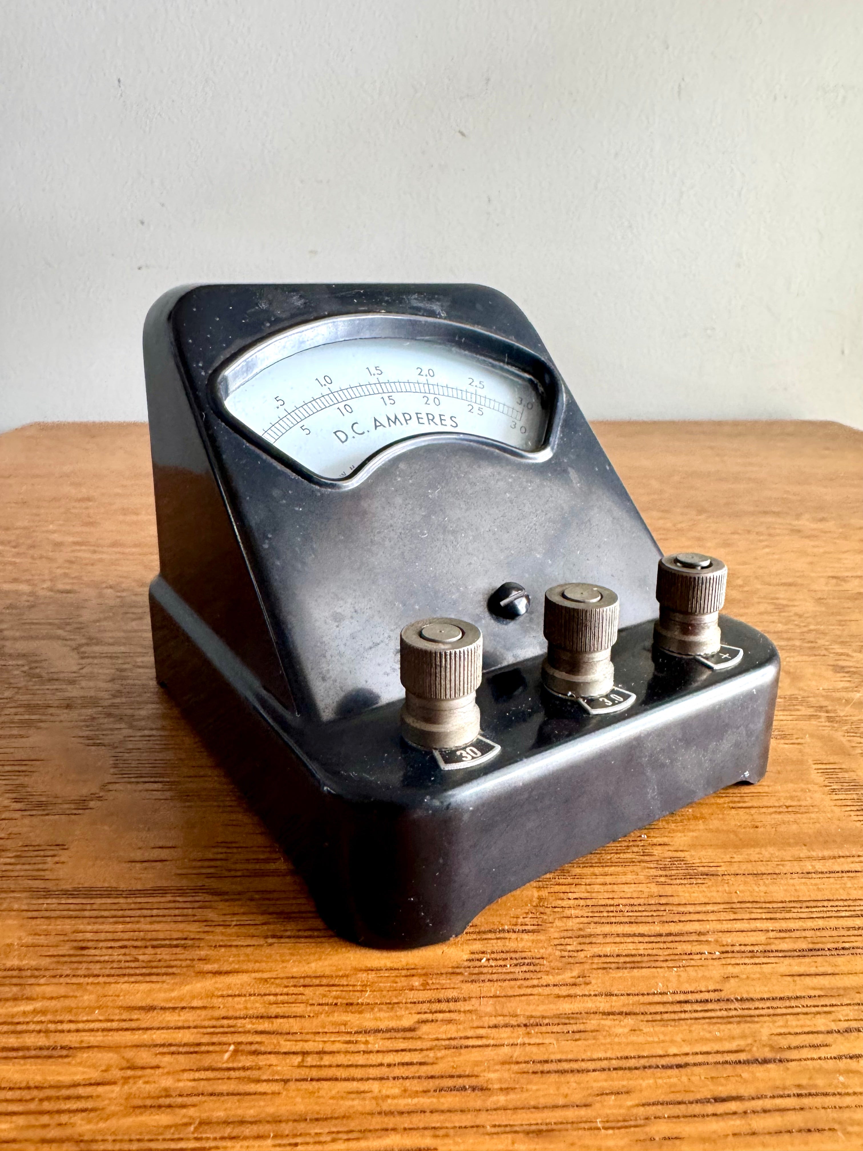 Vintage Welch Scientific Co. D.C. Amperes Meter | Black Bakelite Welch Scientific Co Ampere Meter | Industrial Lab Equipment Amp Meter