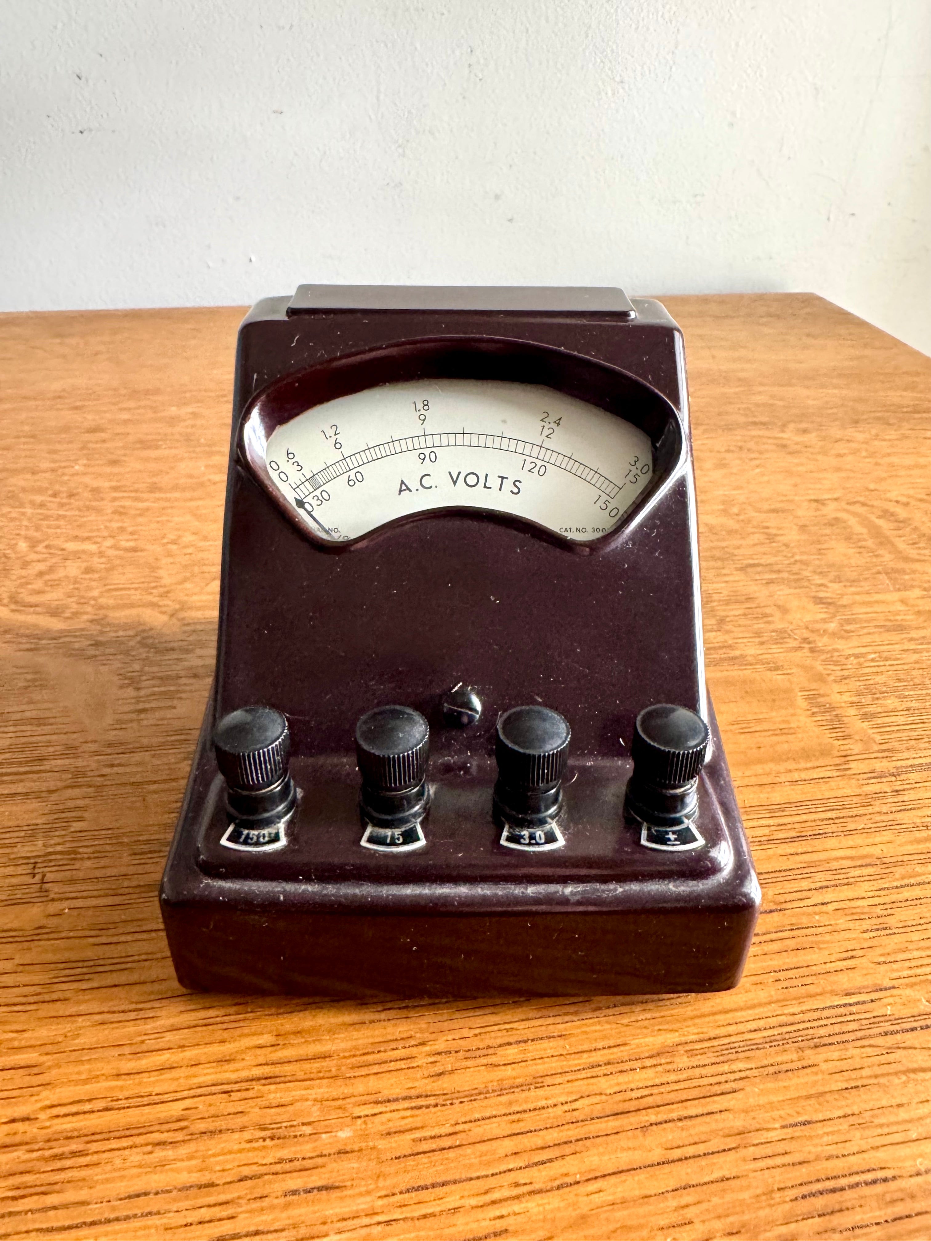 Vintage Welch Scientific Co. A.C. Volt Meter | Brown Bakelite Welch Scientific Co Volt Meter | Industrial Lab Equipment Voltmeter