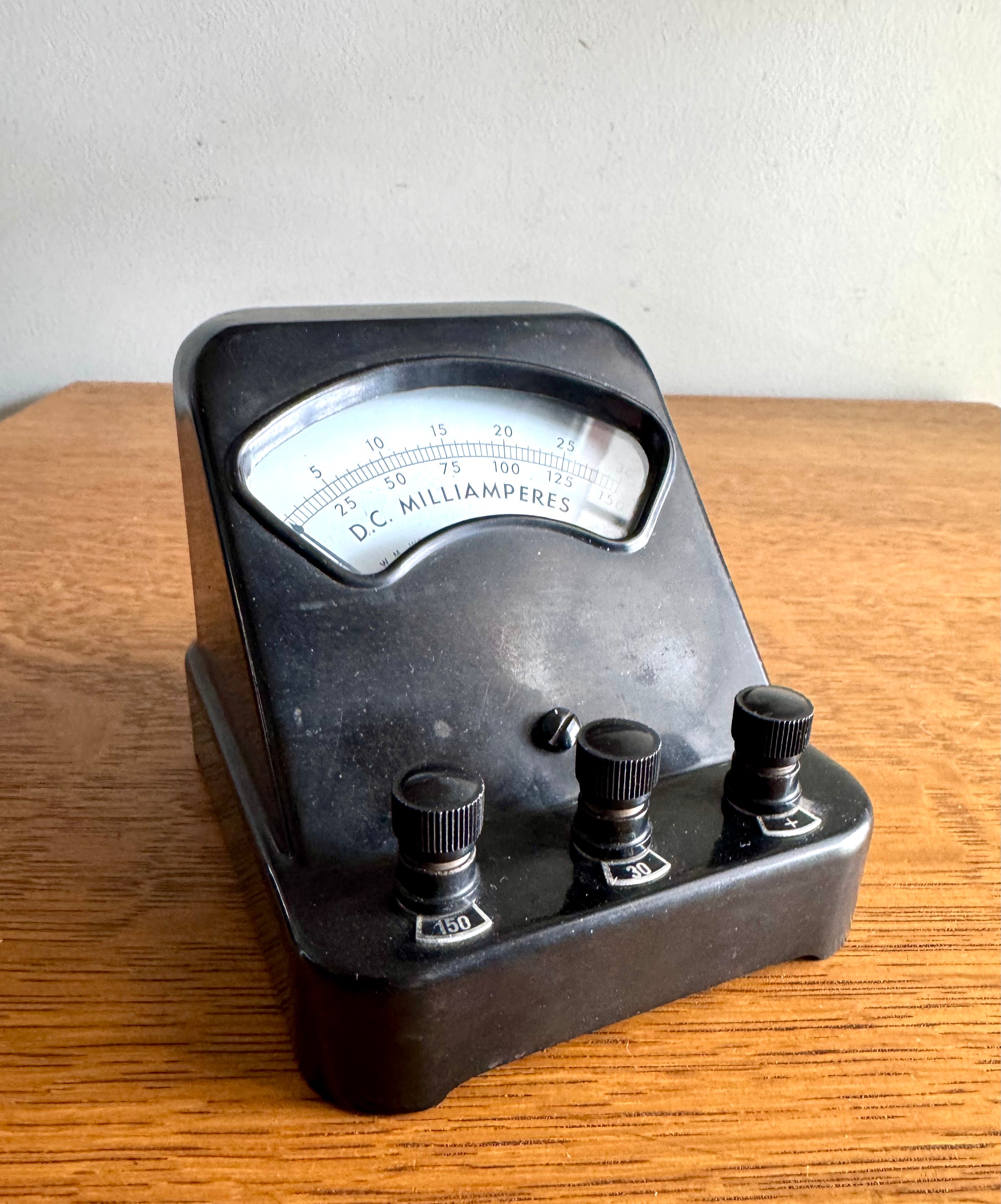 Vintage Welch Scientific Co. D.C. Milliamperes Meter | Black Bakelite Welch Scientific Co D.C. Milliamperes Meter | Industrial Lab Equipment Amp Meter