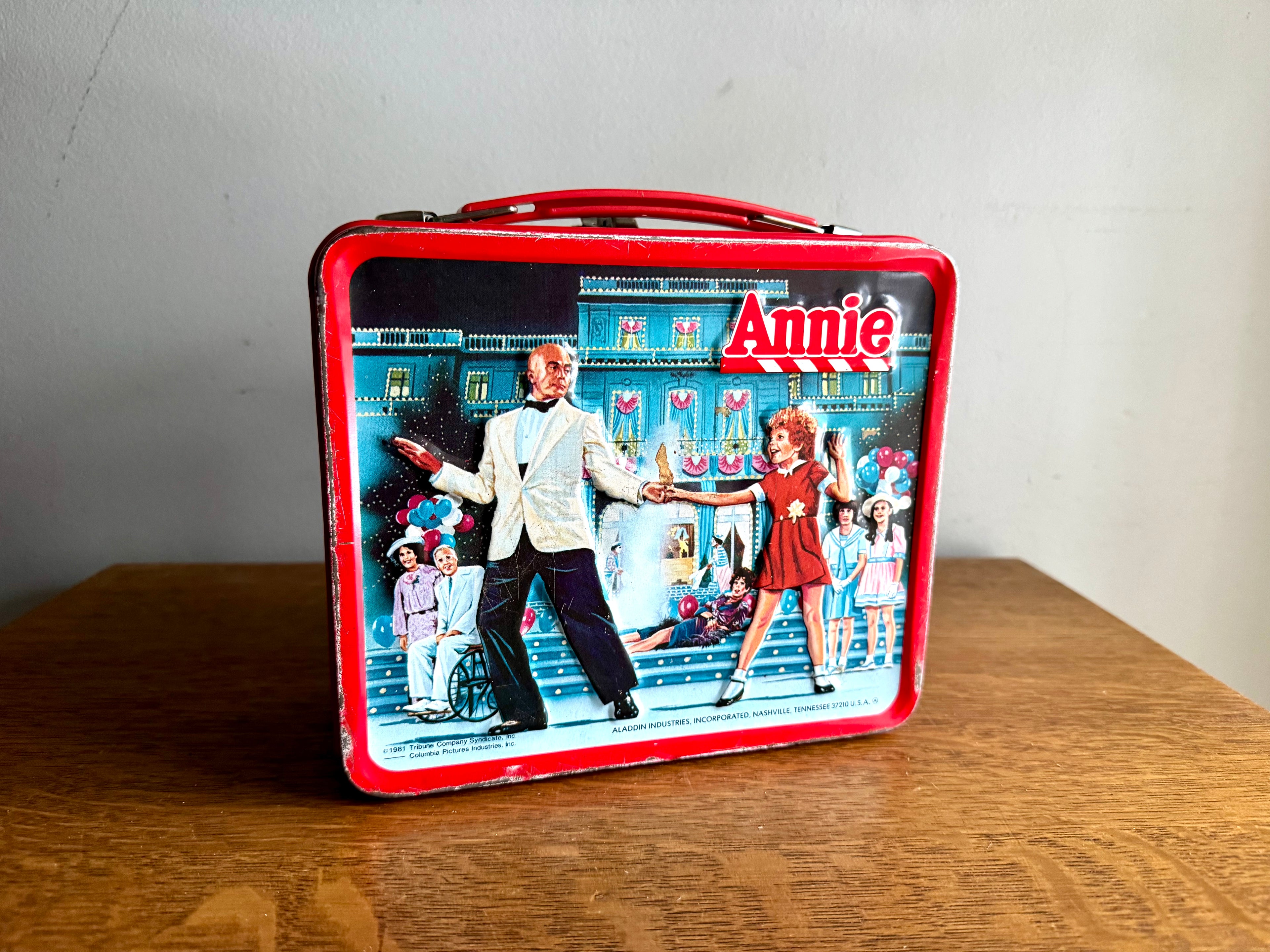 1981 Orphan Annie Lunch Box By Aladdin | Distressed Annie Lunch Pale