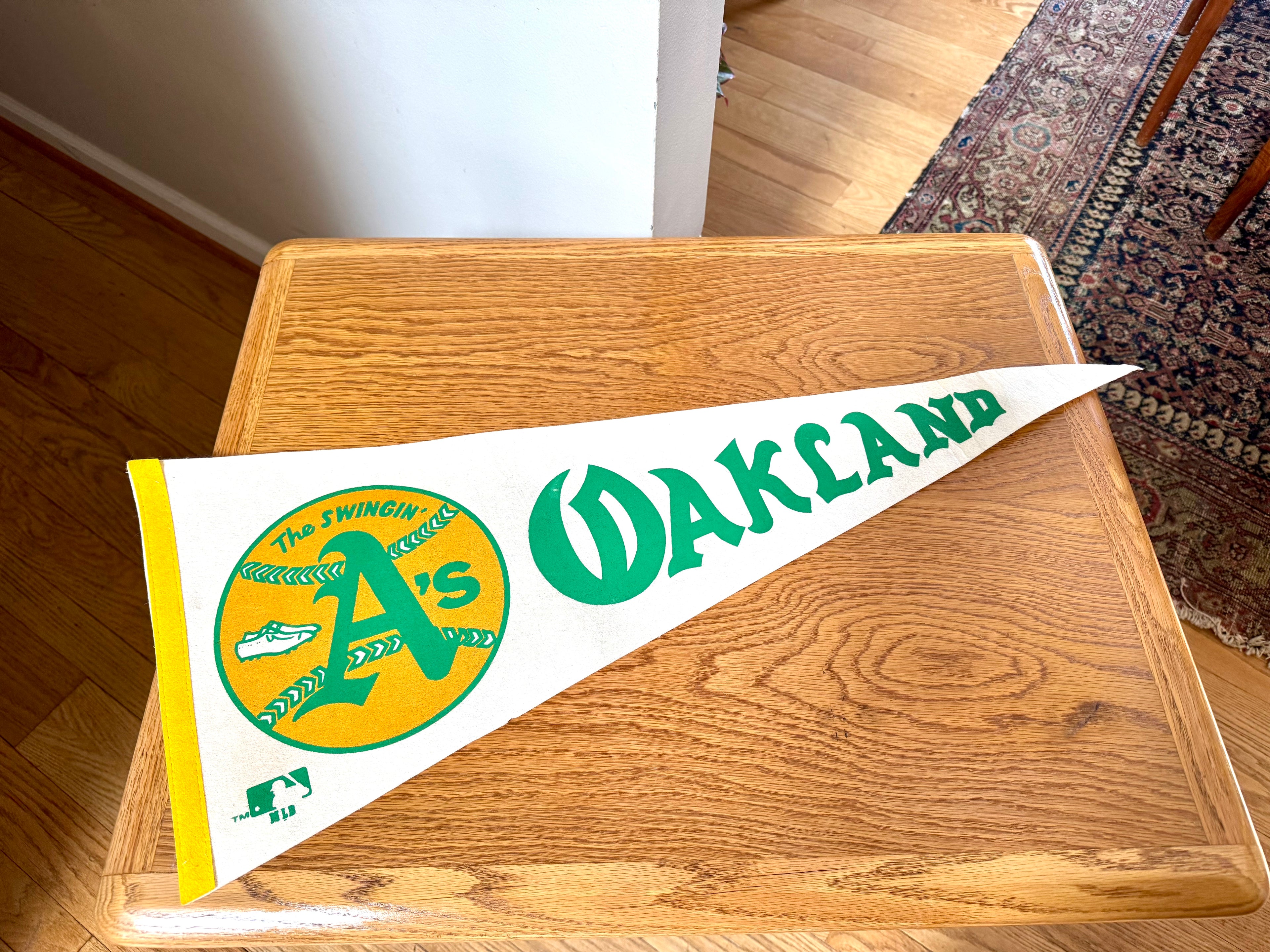 Vtg 1970s Oakland A's Athletics Baseball Wool Felt Pennant 30" Swingin A's