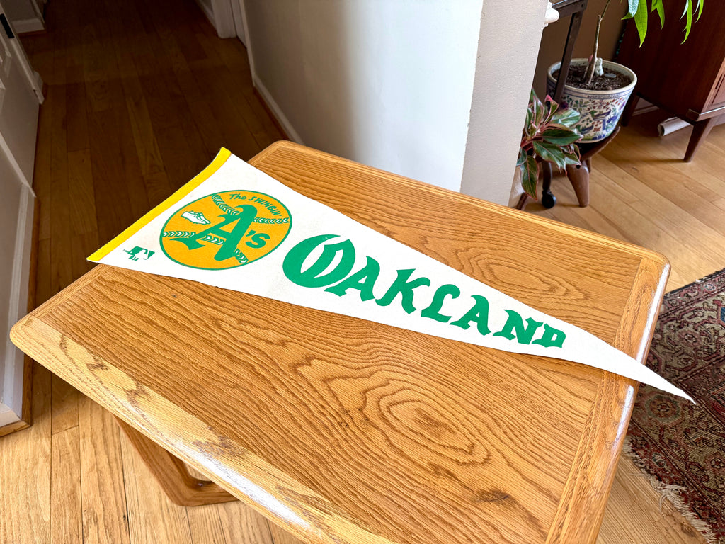 Vtg 1970s Oakland A's Athletics Baseball Wool Felt Pennant 30" Swingin A's